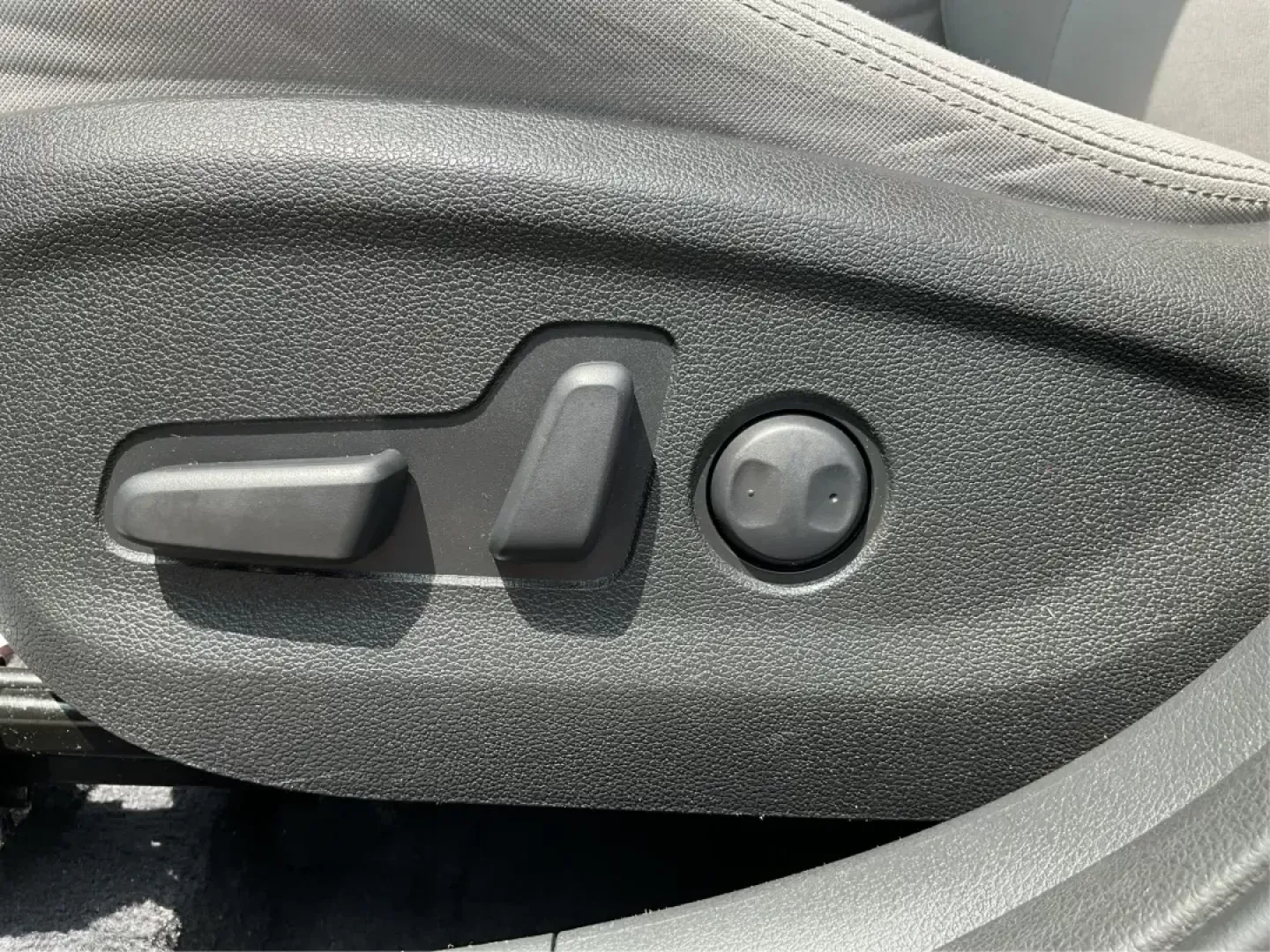 2018 Hyundai Tucson SEL (KM8J3CA44JU) with an Nu 2L I-4 gasoline direct injection engine, located at 4508 South Dixie Dr, Moraine, OH, 45439, (937) 908-9800, 39.807072, -84.031563 - Photo#16