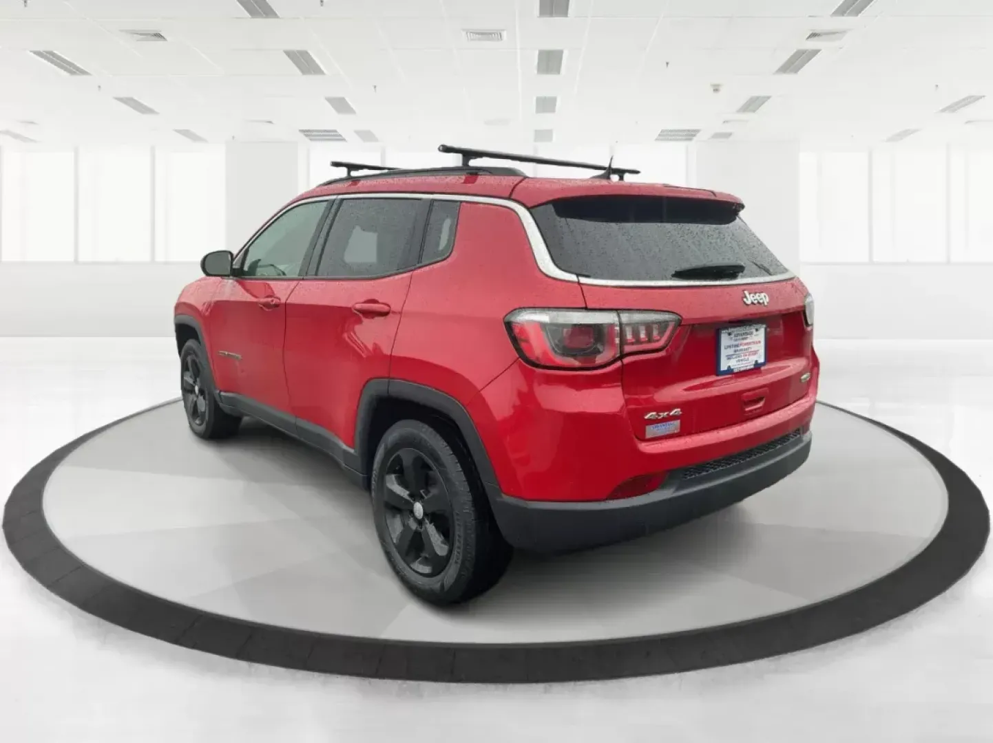 2018 Jeep Compass Latitude 4x4 (3C4NJDBB1JT) with an Other engine, located at 1230 East Main St, Xenia, OH, 45385, (937) 908-9800, 39.688042, -83.910538 - Photo#2