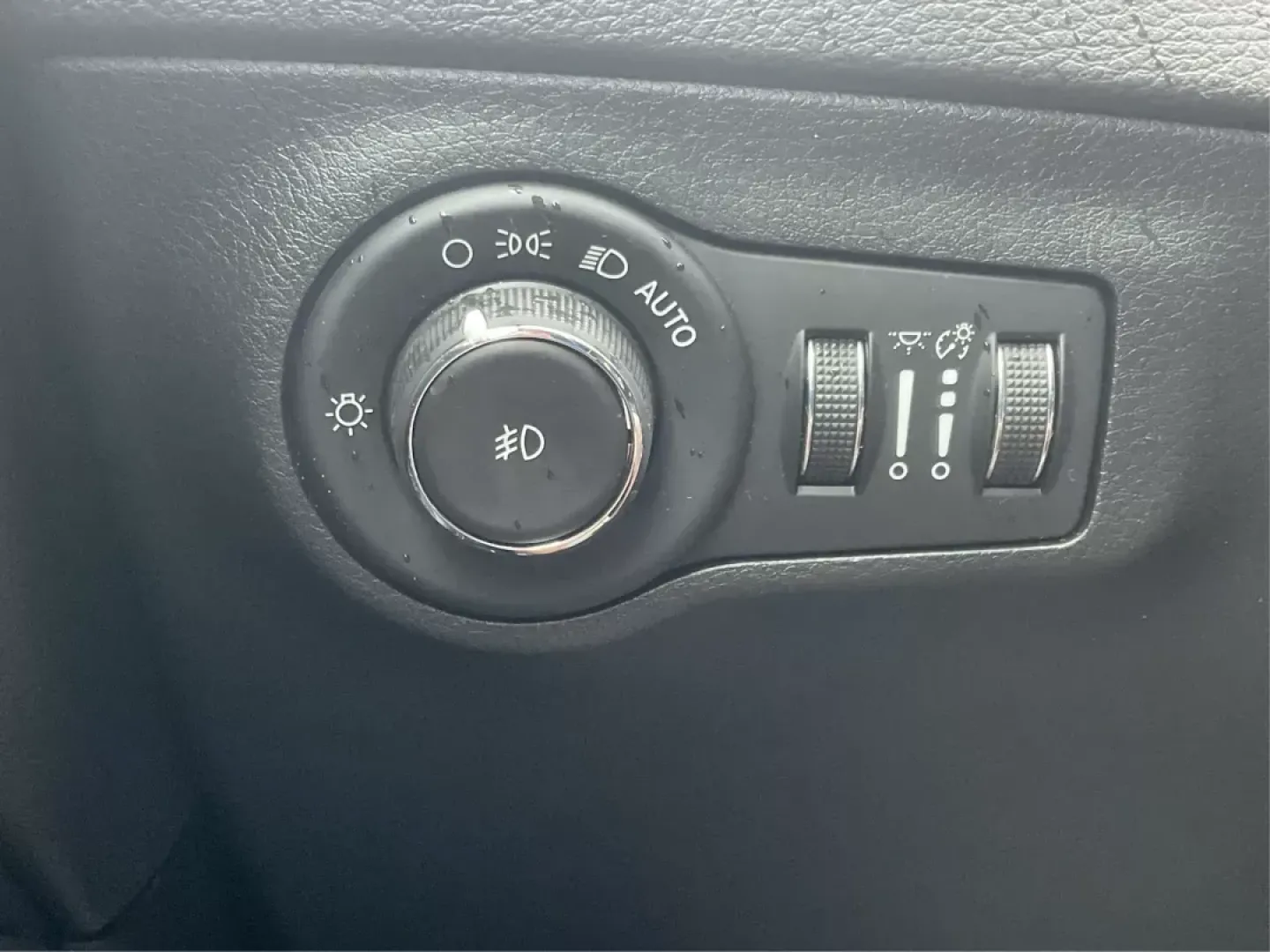2018 Jeep Compass Latitude 4x4 (3C4NJDBB1JT) with an Other engine, located at 1230 East Main St, Xenia, OH, 45385, (937) 908-9800, 39.688042, -83.910538 - Photo#15