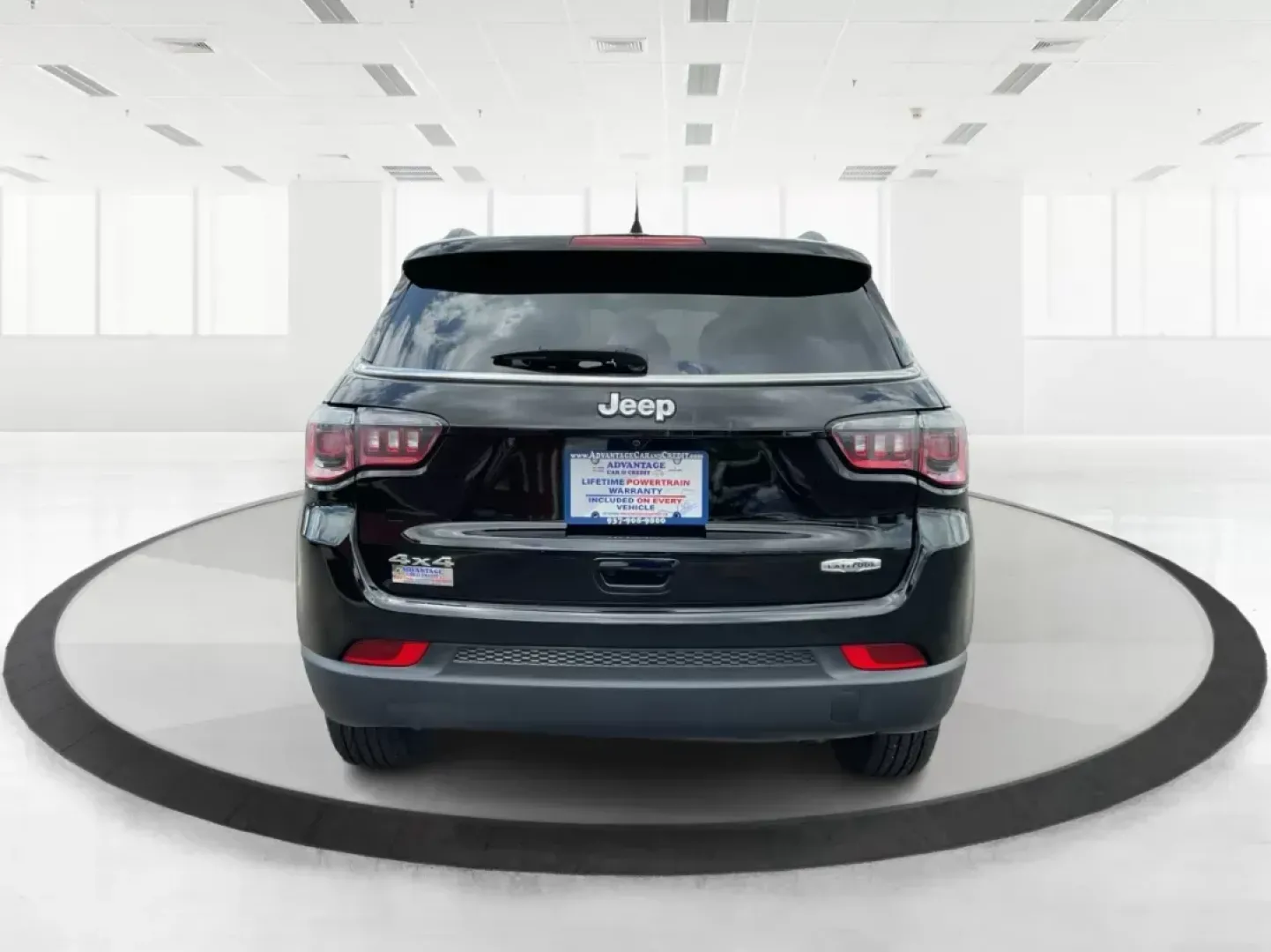 2018 Jeep Compass Latitude 4x4 (3C4NJDBB6JT) with an Other engine, located at 880 E. National Road, OH, 45377, (937) 908-9800, 39.891918, -84.183975 - Photo#3