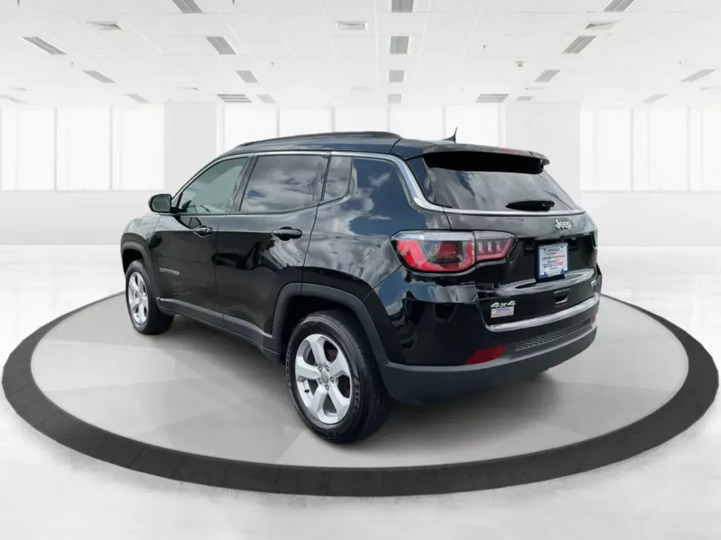 2018 Jeep Compass Latitude 4x4 (3C4NJDBB6JT) with an Other engine, located at 880 E. National Road, OH, 45377, (937) 908-9800, 39.891918, -84.183975 - Photo#4