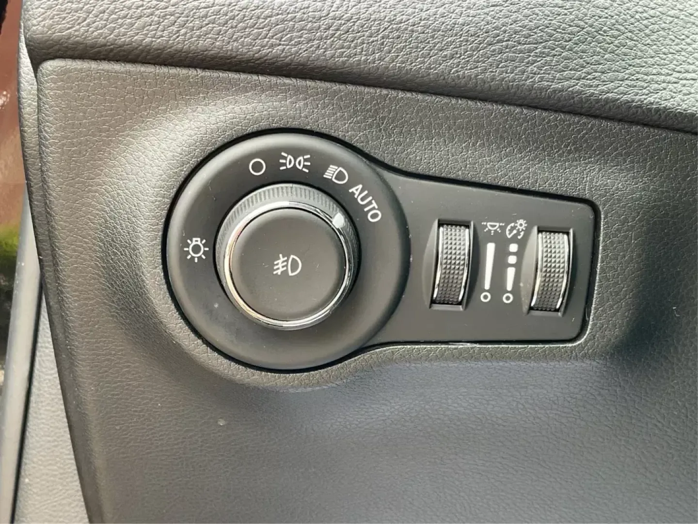 2018 Jeep Compass Latitude 4x4 (3C4NJDBB6JT) with an Other engine, located at 880 E. National Road, OH, 45377, (937) 908-9800, 39.891918, -84.183975 - Photo#16