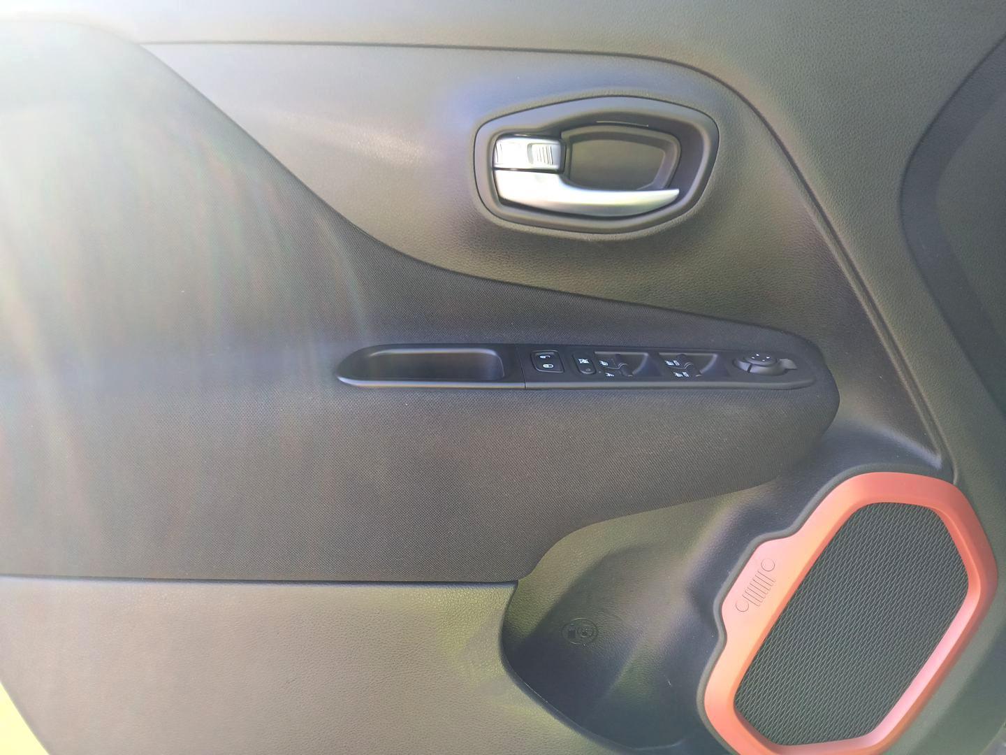 2018 Jeep Renegade Sport 4WD (ZACCJBAB7JP) with an 2.4L L4 DOHC 16V engine, Automatic transmission, located at 1230 East Main St, Xenia, OH, 45385, (937) 908-9800, 39.688042, -83.910538 - Photo#16