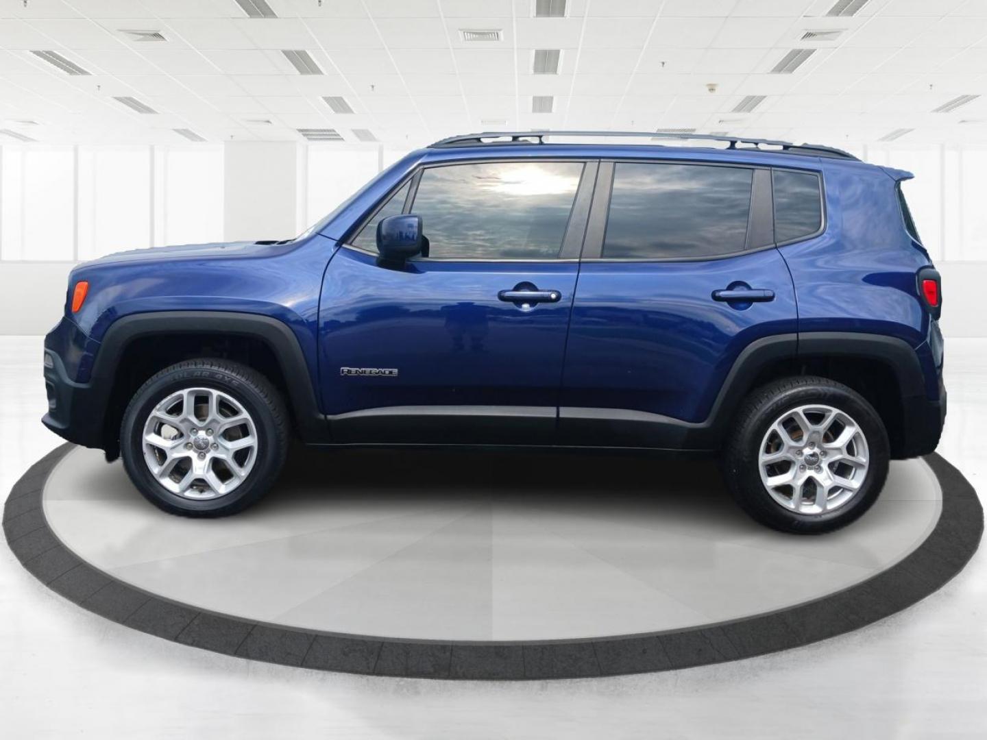 2018 /Black, premium cloth Jeep Renegade Latitude 4WD (ZACCJBBB6JP) with an 2.4L L4 DOHC 16V engine, Automatic transmission, located at 880 E. National Road, OH, 45377, (937) 908-9800, 39.891918, -84.183975 - Photo#4