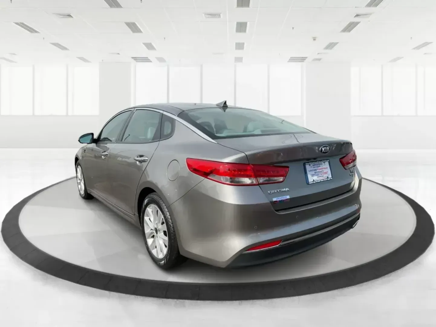 2018 Kia Optima EX (5XXGU4L36JG) with an Theta II 2.4L I-4 gasoline direct injection engine, located at 1951 S Dayton Lakeview Rd., New Carlisle, OH, 45344, (937) 908-9800, 39.890999, -84.050255 - Photo#3