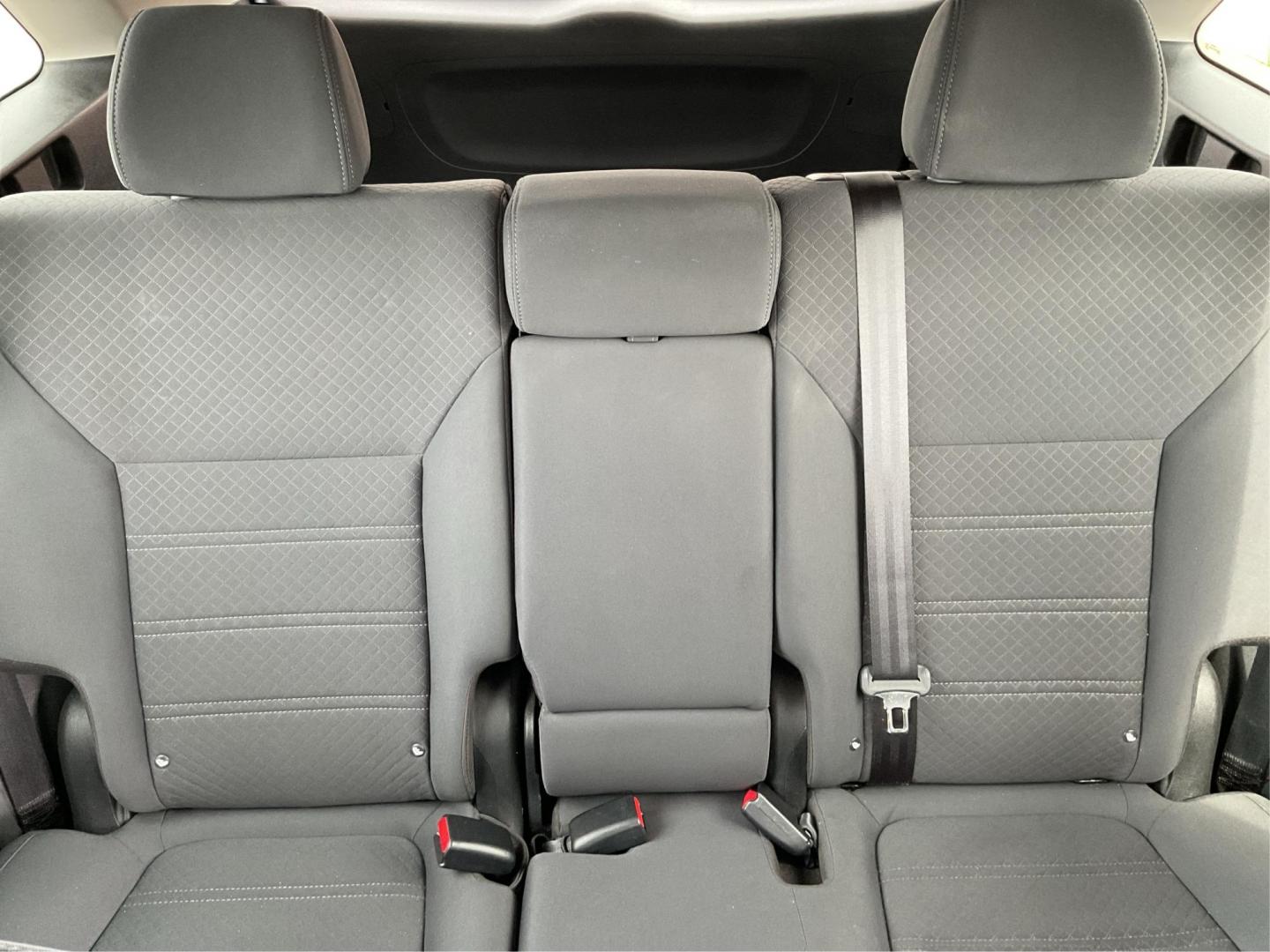 2018 Kia Sorento 2.4L LX (5XYPG4A38JG) with an 2.4L I-4 gasoline direct injection engine, located at 1184 Kauffman Ave, Fairborn, OH, 45324, (937) 908-9800, 39.807072, -84.031563 - Photo#13