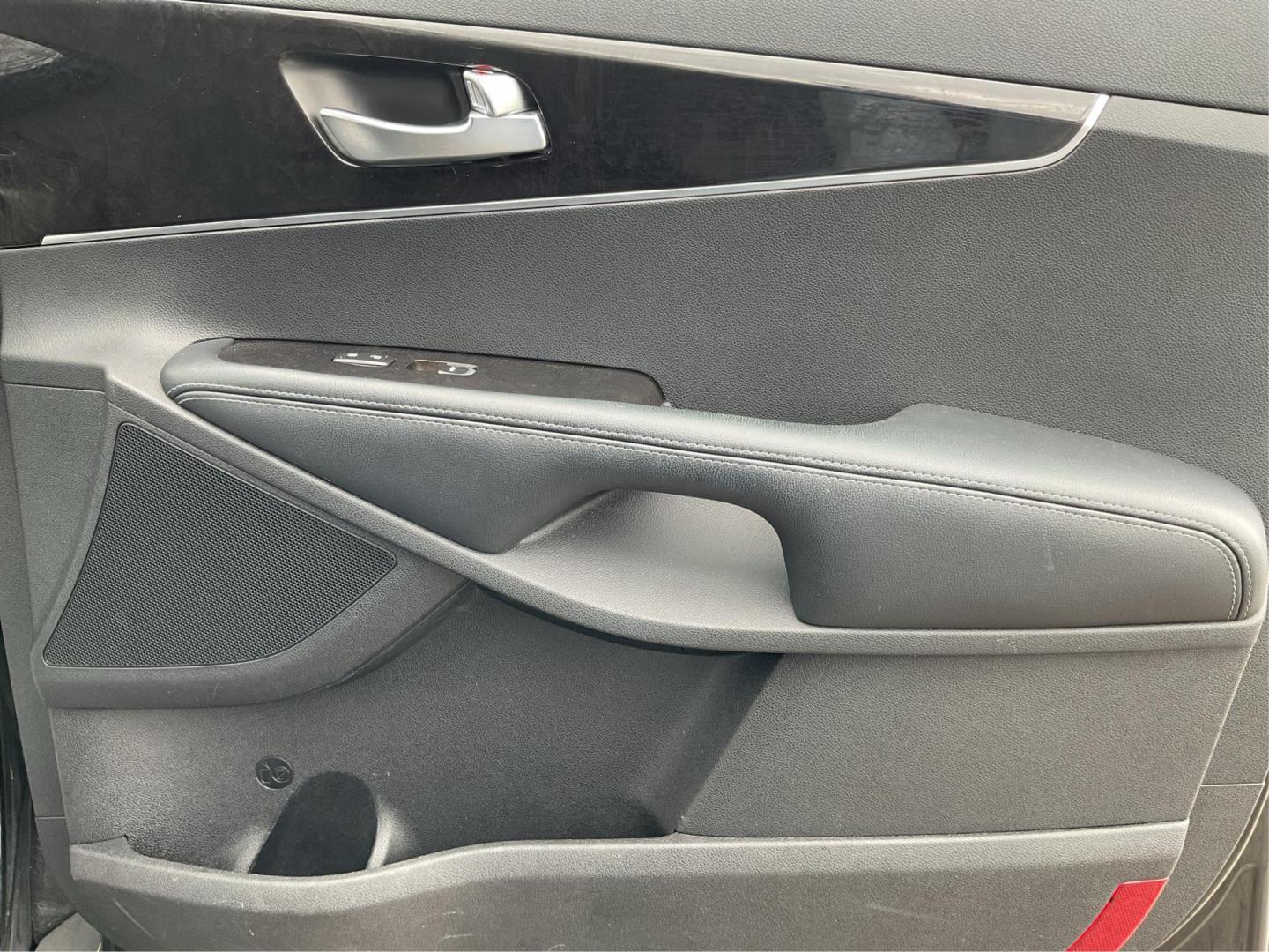 2018 Kia Sorento 2.4L LX (5XYPG4A38JG) with an 2.4L I-4 gasoline direct injection engine, located at 1184 Kauffman Ave, Fairborn, OH, 45324, (937) 908-9800, 39.807072, -84.031563 - Photo#17