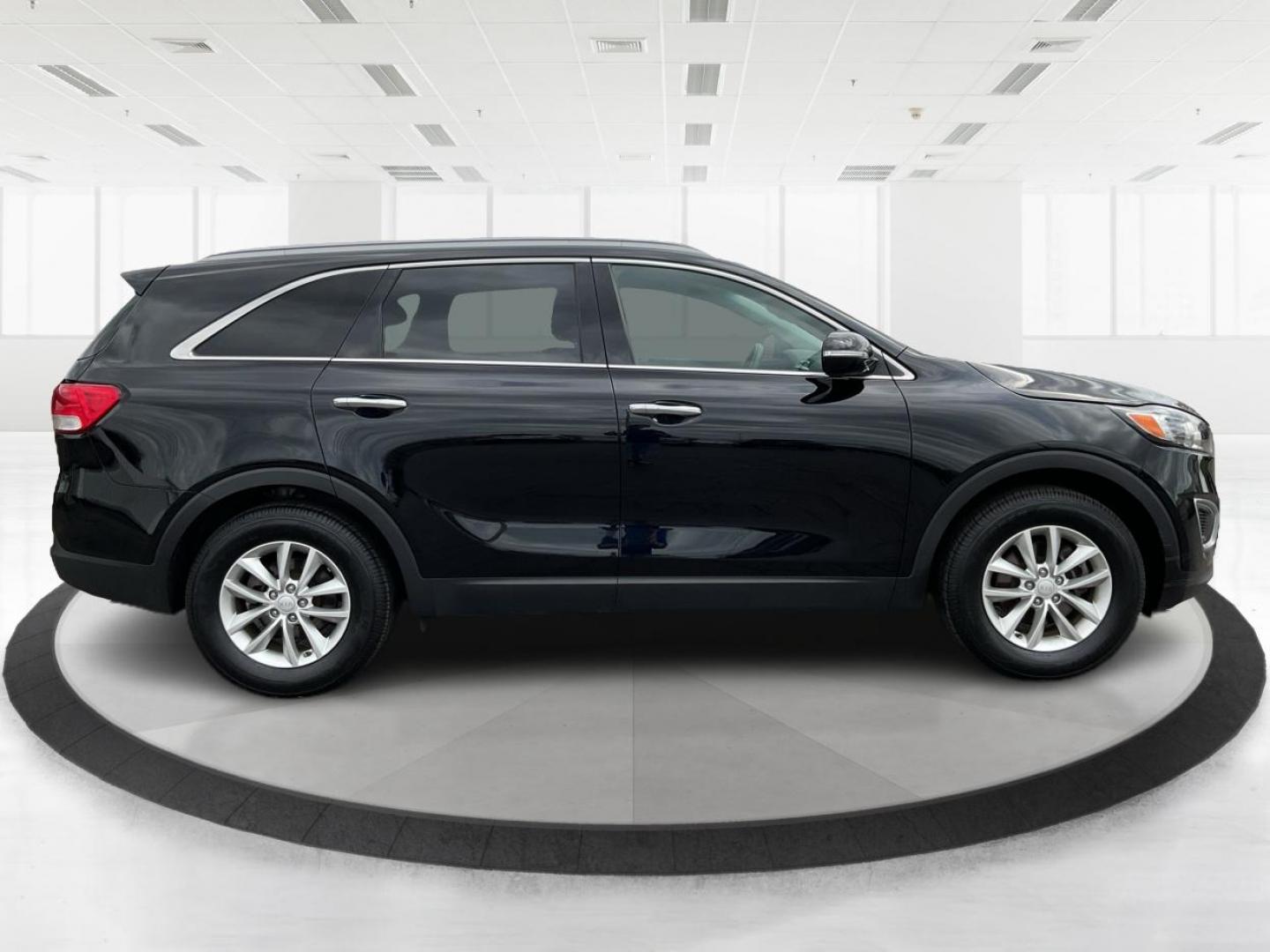 2018 Kia Sorento 2.4L LX (5XYPG4A38JG) with an 2.4L I-4 gasoline direct injection engine, located at 1184 Kauffman Ave, Fairborn, OH, 45324, (937) 908-9800, 39.807072, -84.031563 - Photo#1