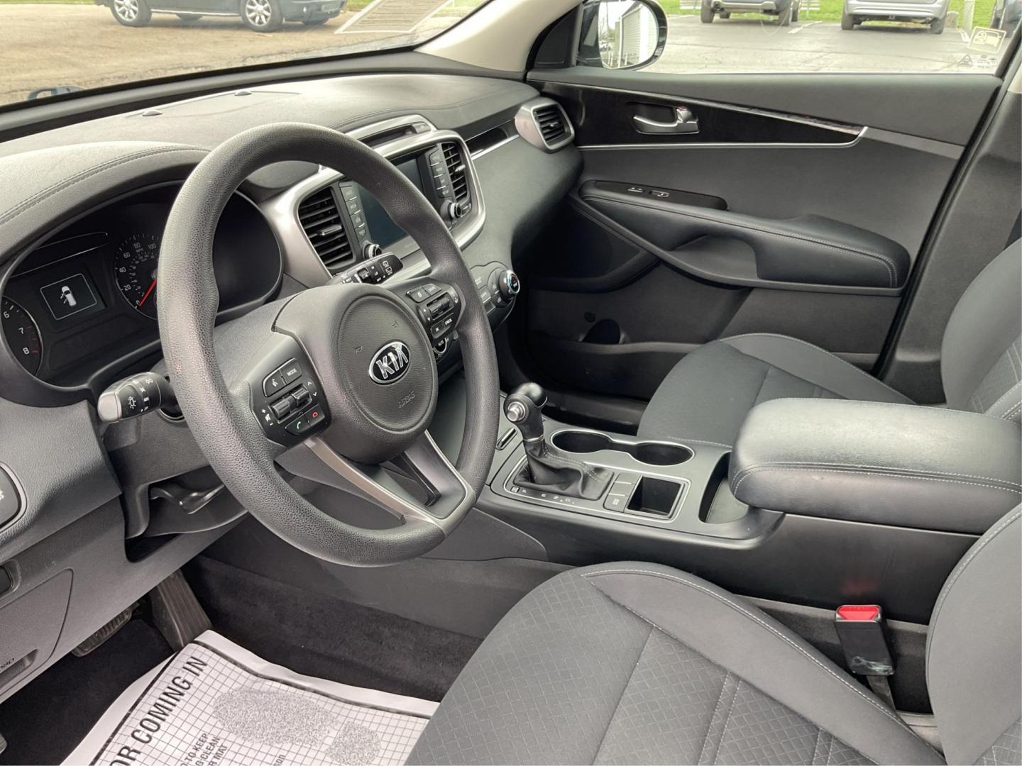 2018 Kia Sorento 2.4L LX (5XYPG4A38JG) with an 2.4L I-4 gasoline direct injection engine, located at 1184 Kauffman Ave, Fairborn, OH, 45324, (937) 908-9800, 39.807072, -84.031563 - Photo#8