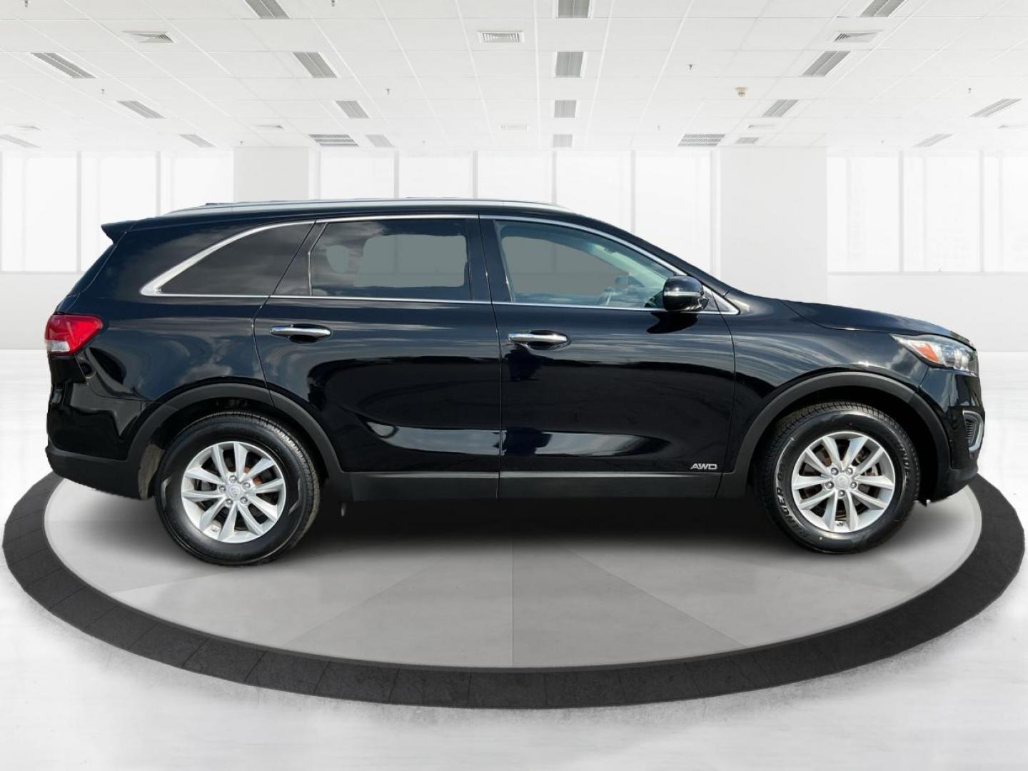 2018 Kia Sorento 2.4L LX (5XYPGDA35JG) with an 2.4L I-4 gasoline direct injection engine, located at 8750 N County Rd 25A, Piqua, OH, 45356, (937) 908-9800, 40.164391, -84.232513 - Photo#1