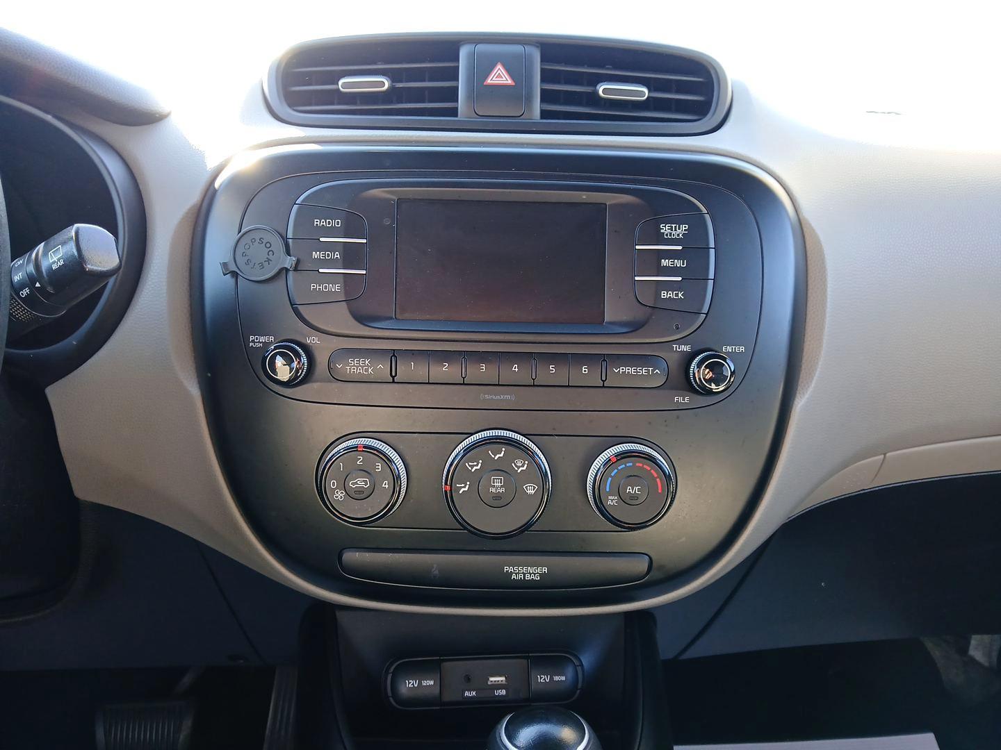 2018 Kia Soul Base 6A (KNDJN2A23J7) with an 1.6L L4 DOHC 16V engine, 6-Speed Automatic transmission, located at 401 Woodman Dr, Riverside, OH, 45431, (937) 908-9800, 39.761024, -84.120956 - Photo#10