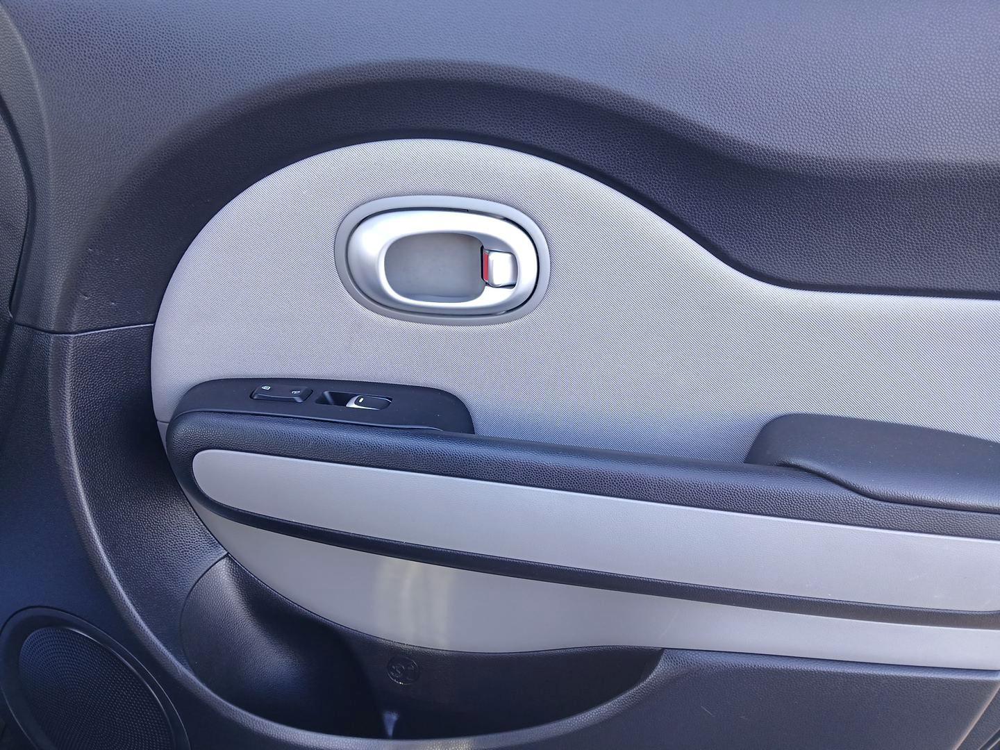 2018 Kia Soul Base 6A (KNDJN2A23J7) with an 1.6L L4 DOHC 16V engine, 6-Speed Automatic transmission, located at 401 Woodman Dr, Riverside, OH, 45431, (937) 908-9800, 39.761024, -84.120956 - Photo#16