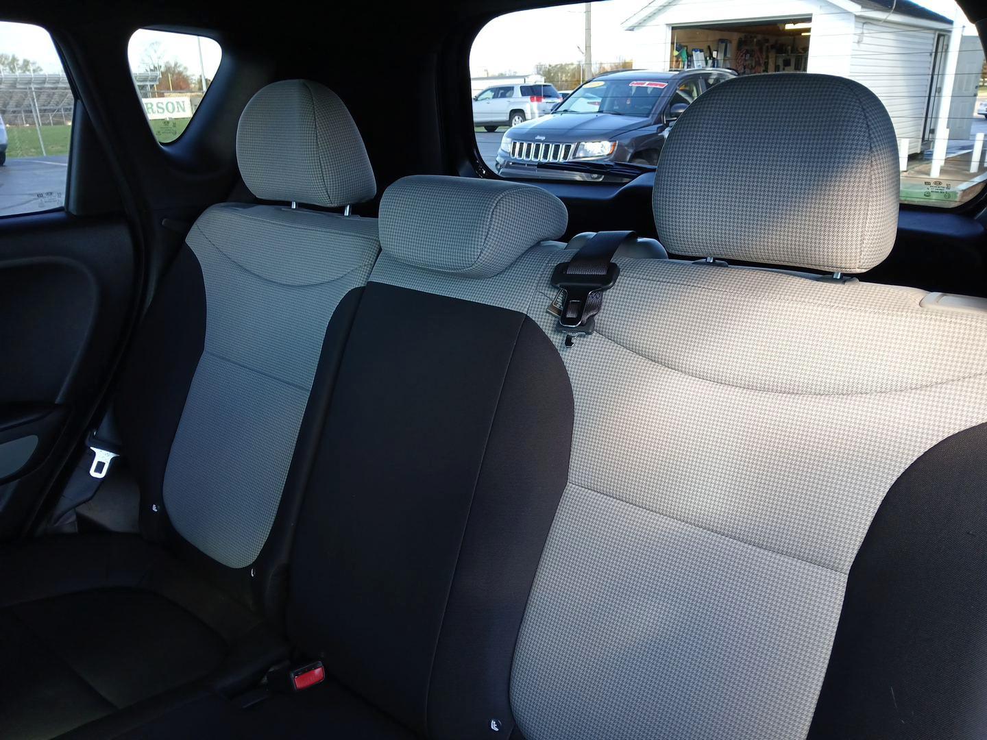 2018 Kia Soul Base 6A (KNDJN2A23J7) with an 1.6L L4 DOHC 16V engine, 6-Speed Automatic transmission, located at 401 Woodman Dr, Riverside, OH, 45431, (937) 908-9800, 39.761024, -84.120956 - Photo#7