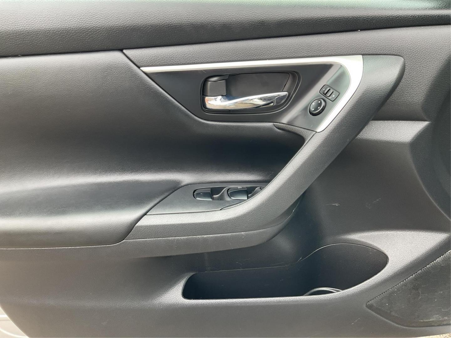 2018 Nissan Altima 2.5 SV (1N4AL3APXJC) with an 2.5L I-4 DOHC engine, located at 1951 S Dayton Lakeview Rd., New Carlisle, OH, 45344, (937) 908-9800, 39.890999, -84.050255 - Photo#18