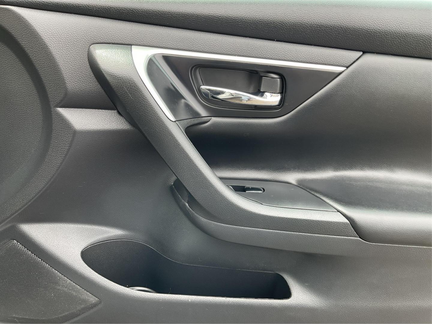 2018 Nissan Altima 2.5 SV (1N4AL3APXJC) with an 2.5L I-4 DOHC engine, located at 1951 S Dayton Lakeview Rd., New Carlisle, OH, 45344, (937) 908-9800, 39.890999, -84.050255 - Photo#19