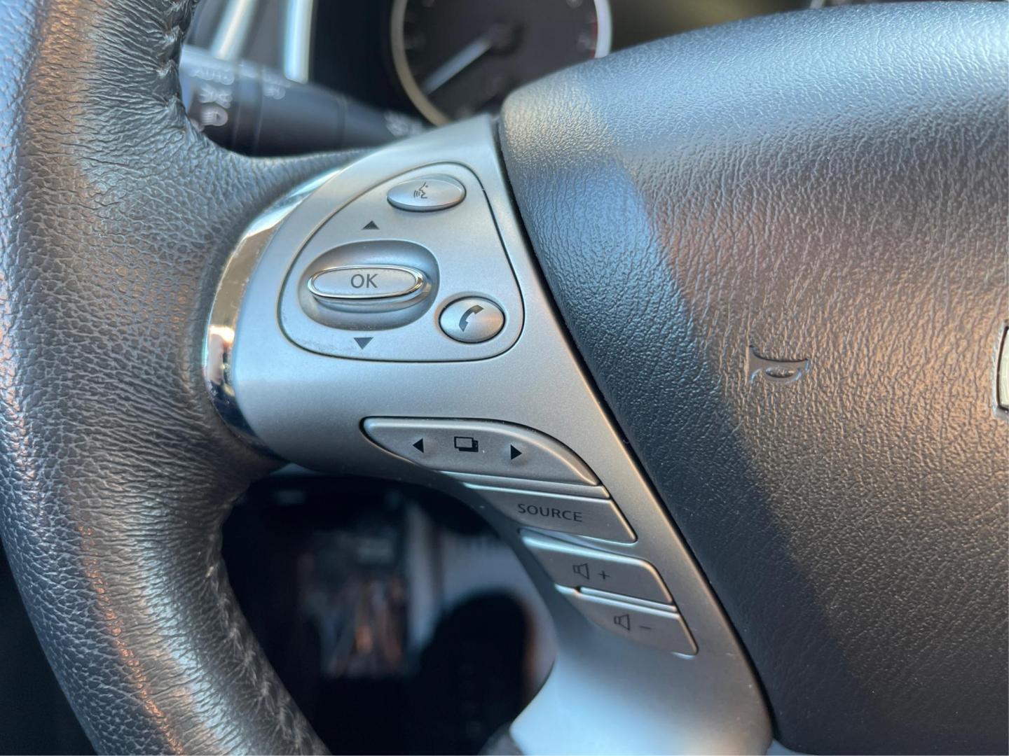 2018 Nissan Murano SL AWD (5N1AZ2MH4JN) with an 3.5L V6 DOHC 24V engine, Continuously Variable Transmission transmission, located at 880 E. National Road, OH, 45377, (937) 908-9800, 39.891918, -84.183975 - Photo#15