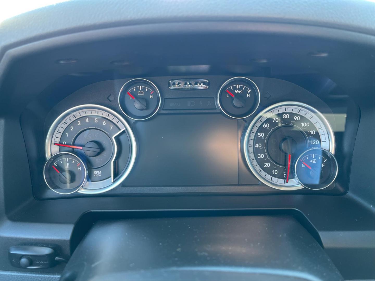 2018 Ram 1500 SLT Crew Cab SWB 4WD (1C6RR7LT9JS) with an 5.7L V8 OHV 16V engine, 8-Speed Automatic transmission, located at 1230 East Main St, Xenia, OH, 45385, (937) 908-9800, 39.688042, -83.910538 - Photo#13