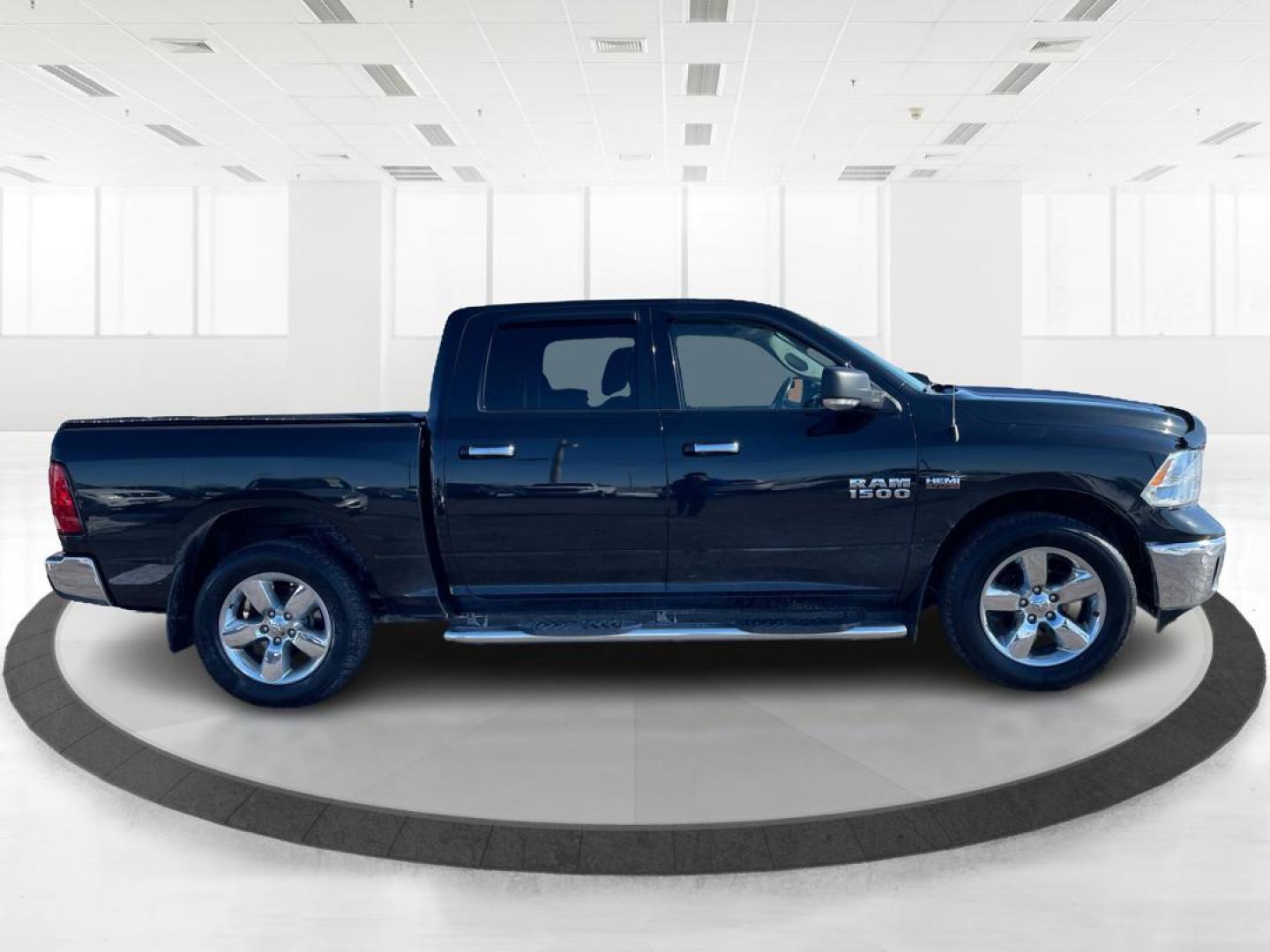 2018 Ram 1500 SLT Crew Cab SWB 4WD (1C6RR7LT9JS) with an 5.7L V8 OHV 16V engine, 8-Speed Automatic transmission, located at 1230 East Main St, Xenia, OH, 45385, (937) 908-9800, 39.688042, -83.910538 - Photo#1