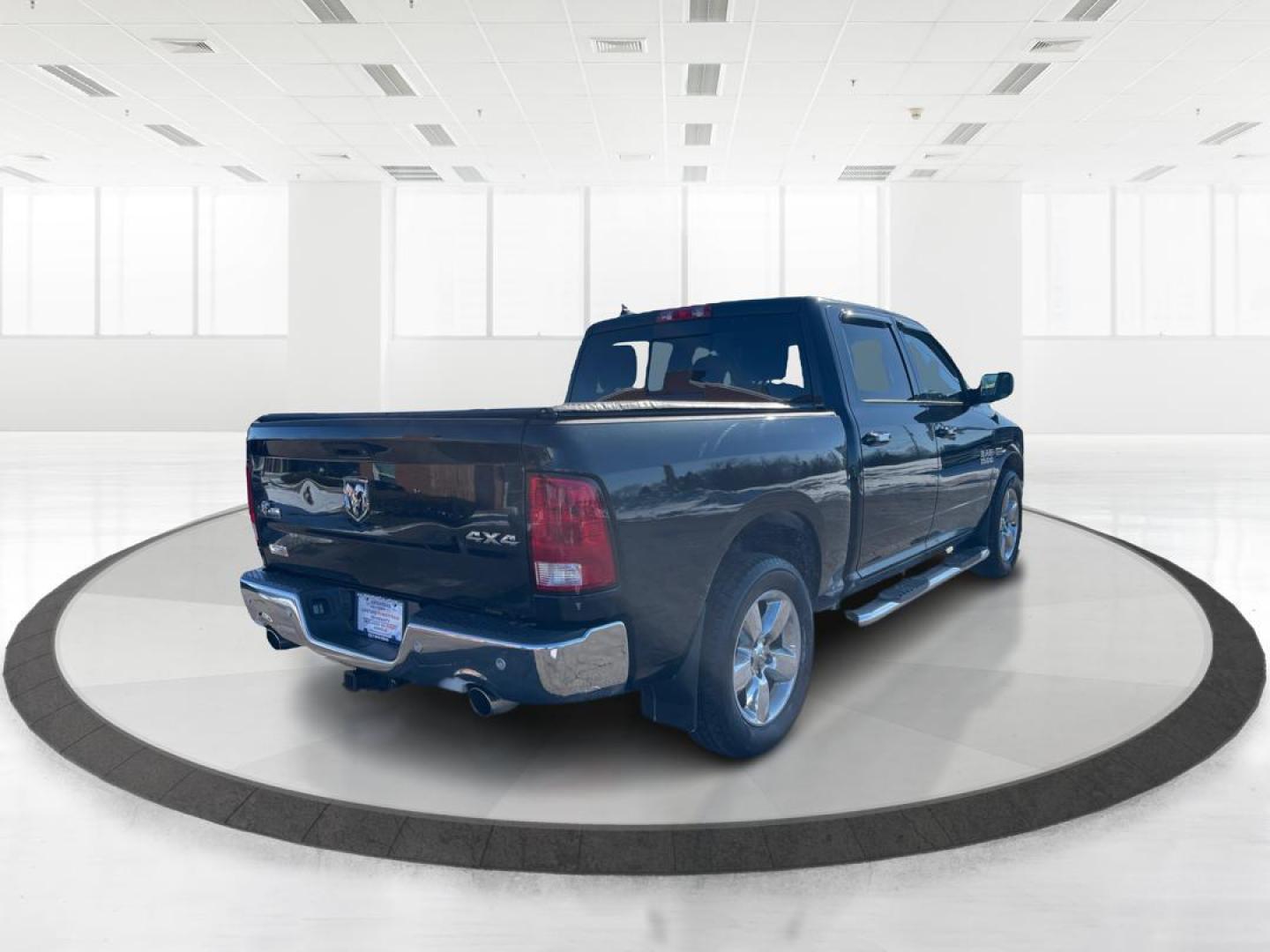 2018 Ram 1500 SLT Crew Cab SWB 4WD (1C6RR7LT9JS) with an 5.7L V8 OHV 16V engine, 8-Speed Automatic transmission, located at 1230 East Main St, Xenia, OH, 45385, (937) 908-9800, 39.688042, -83.910538 - Photo#2