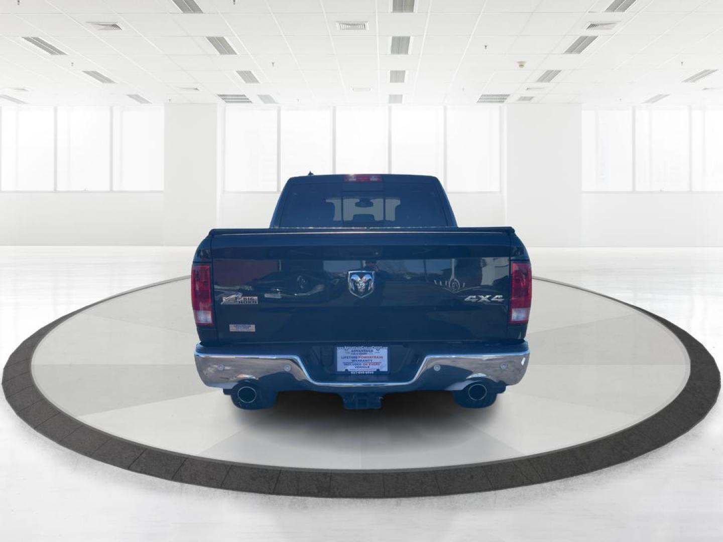 2018 Ram 1500 SLT Crew Cab SWB 4WD (1C6RR7LT9JS) with an 5.7L V8 OHV 16V engine, 8-Speed Automatic transmission, located at 1230 East Main St, Xenia, OH, 45385, (937) 908-9800, 39.688042, -83.910538 - Photo#3