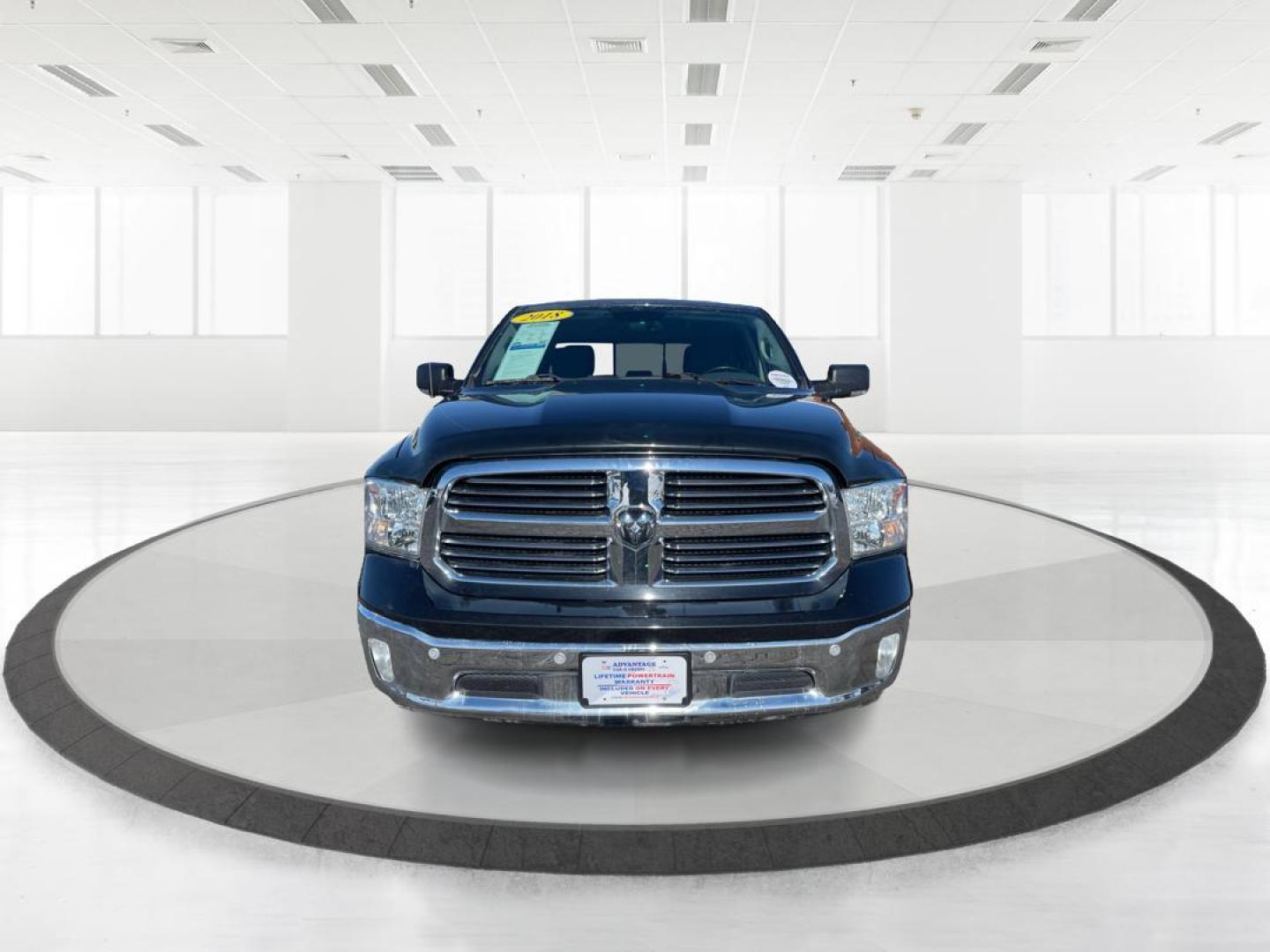 2018 Ram 1500 SLT Crew Cab SWB 4WD (1C6RR7LT9JS) with an 5.7L V8 OHV 16V engine, 8-Speed Automatic transmission, located at 1230 East Main St, Xenia, OH, 45385, (937) 908-9800, 39.688042, -83.910538 - Photo#6