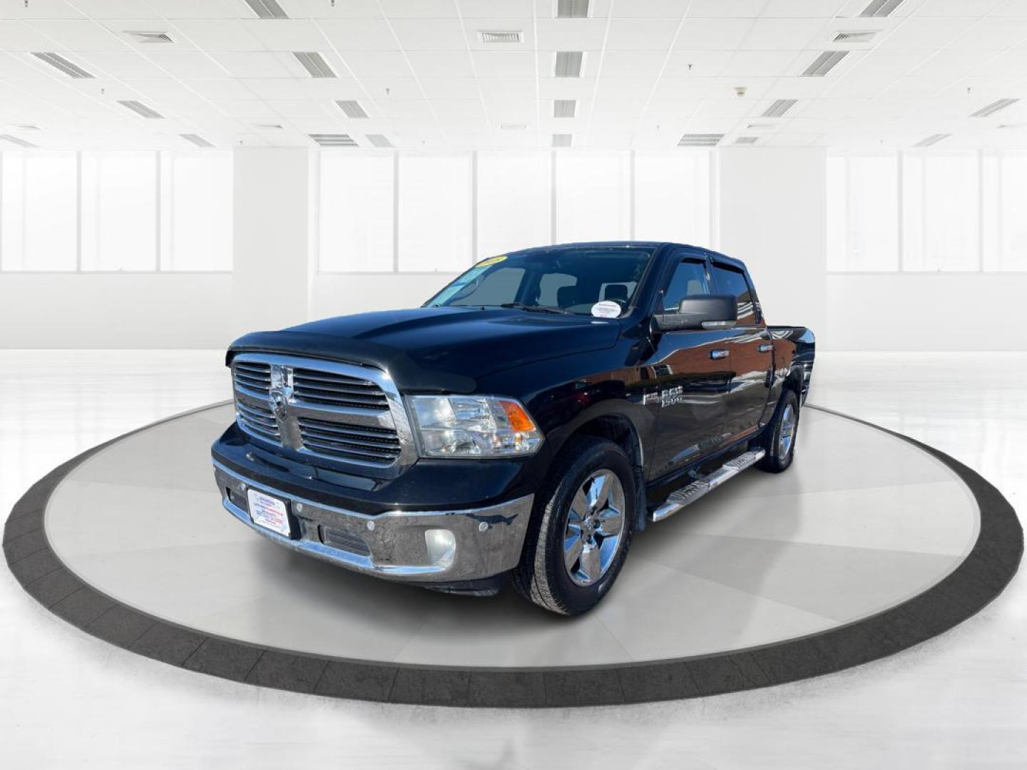 2018 Ram 1500 SLT Crew Cab SWB 4WD (1C6RR7LT9JS) with an 5.7L V8 OHV 16V engine, 8-Speed Automatic transmission, located at 1230 East Main St, Xenia, OH, 45385, (937) 908-9800, 39.688042, -83.910538 - Photo#7