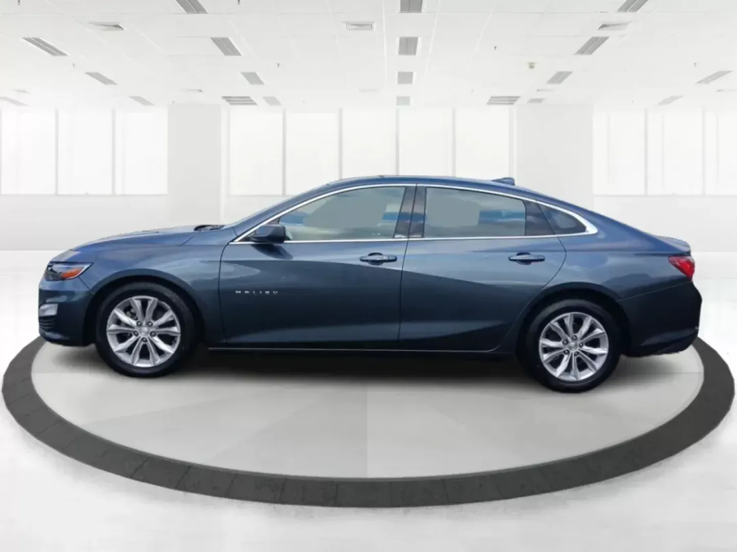 2019 Chevrolet Malibu LT (1G1ZD5ST2KF) with an 1.5L L4 DOHC 16V engine, 6-Speed Automatic transmission, located at 1099 N County Rd 25A , Troy, OH, 45373, (937) 908-9800, 40.057041, -84.215462 - Photo#6
