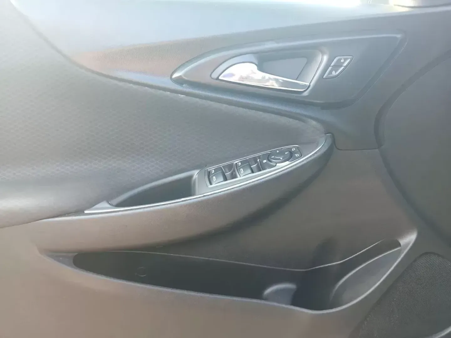 2019 Chevrolet Malibu LT (1G1ZD5ST2KF) with an 1.5L L4 DOHC 16V engine, 6-Speed Automatic transmission, located at 1099 N County Rd 25A , Troy, OH, 45373, (937) 908-9800, 40.057041, -84.215462 - Photo#19