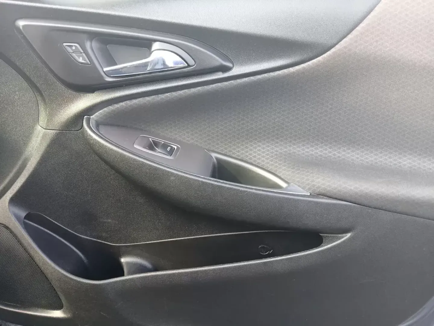 2019 Chevrolet Malibu LT (1G1ZD5ST2KF) with an 1.5L L4 DOHC 16V engine, 6-Speed Automatic transmission, located at 1099 N County Rd 25A , Troy, OH, 45373, (937) 908-9800, 40.057041, -84.215462 - Photo#20