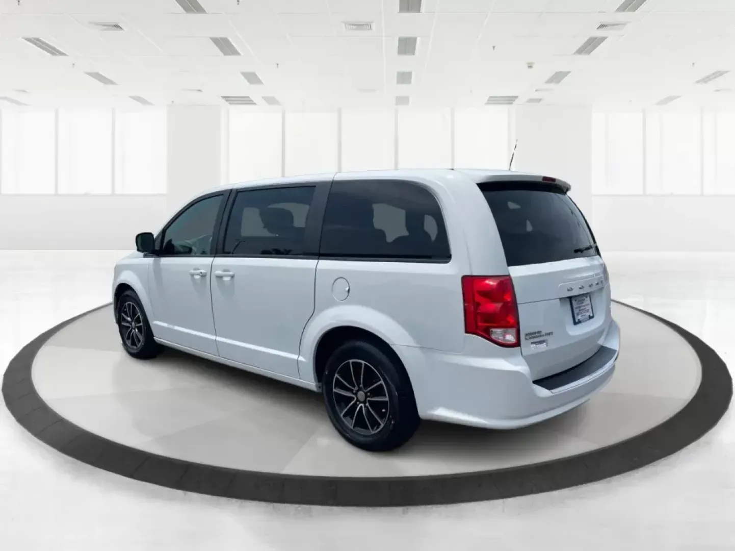 2019 Dodge Grand Caravan GT (2C4RDGEG7KR) with an Pentastar 3.6L V-6 DOHC engine, located at 880 E. National Road, OH, 45377, (937) 908-9800, 39.891918, -84.183975 - Photo#4