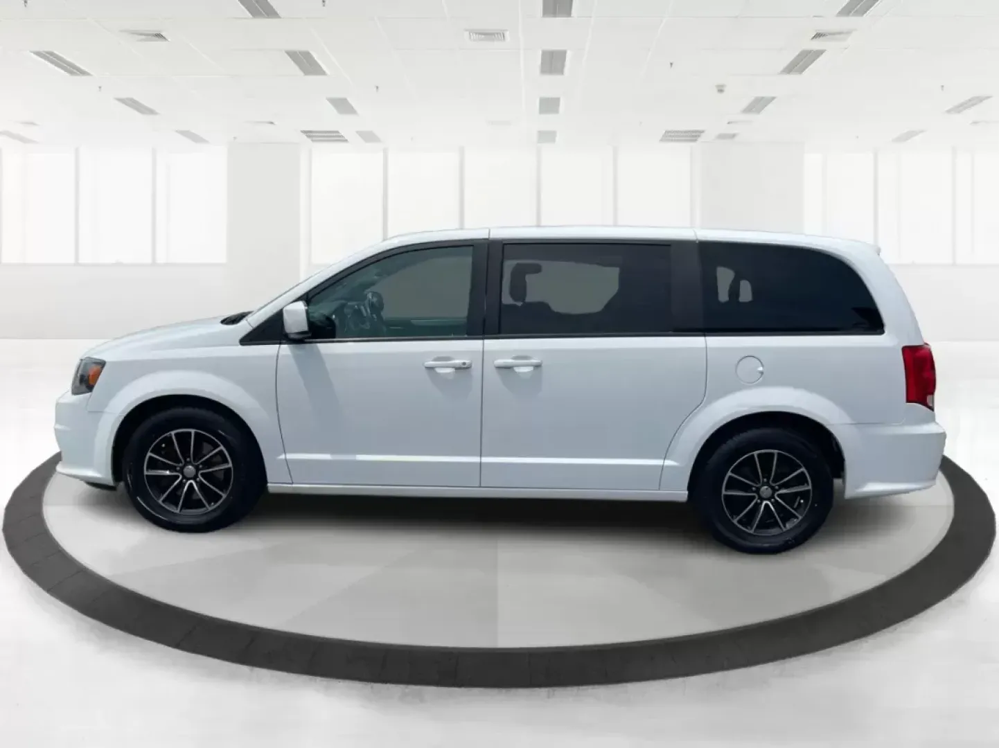 2019 Dodge Grand Caravan GT (2C4RDGEG7KR) with an Pentastar 3.6L V-6 DOHC engine, located at 880 E. National Road, OH, 45377, (937) 908-9800, 39.891918, -84.183975 - Photo#5