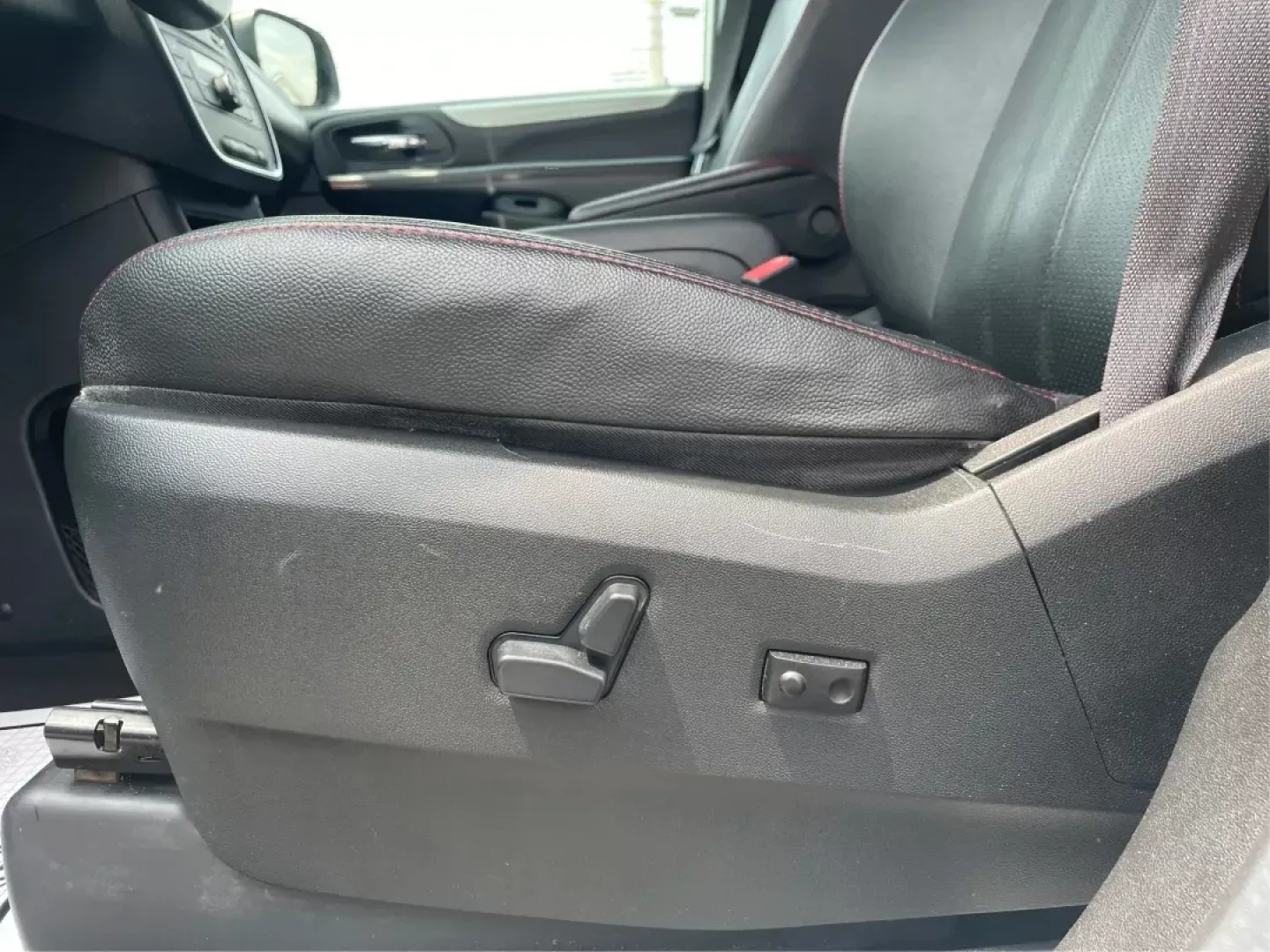 2019 Dodge Grand Caravan GT (2C4RDGEG7KR) with an Pentastar 3.6L V-6 DOHC engine, located at 880 E. National Road, OH, 45377, (937) 908-9800, 39.891918, -84.183975 - Photo#17