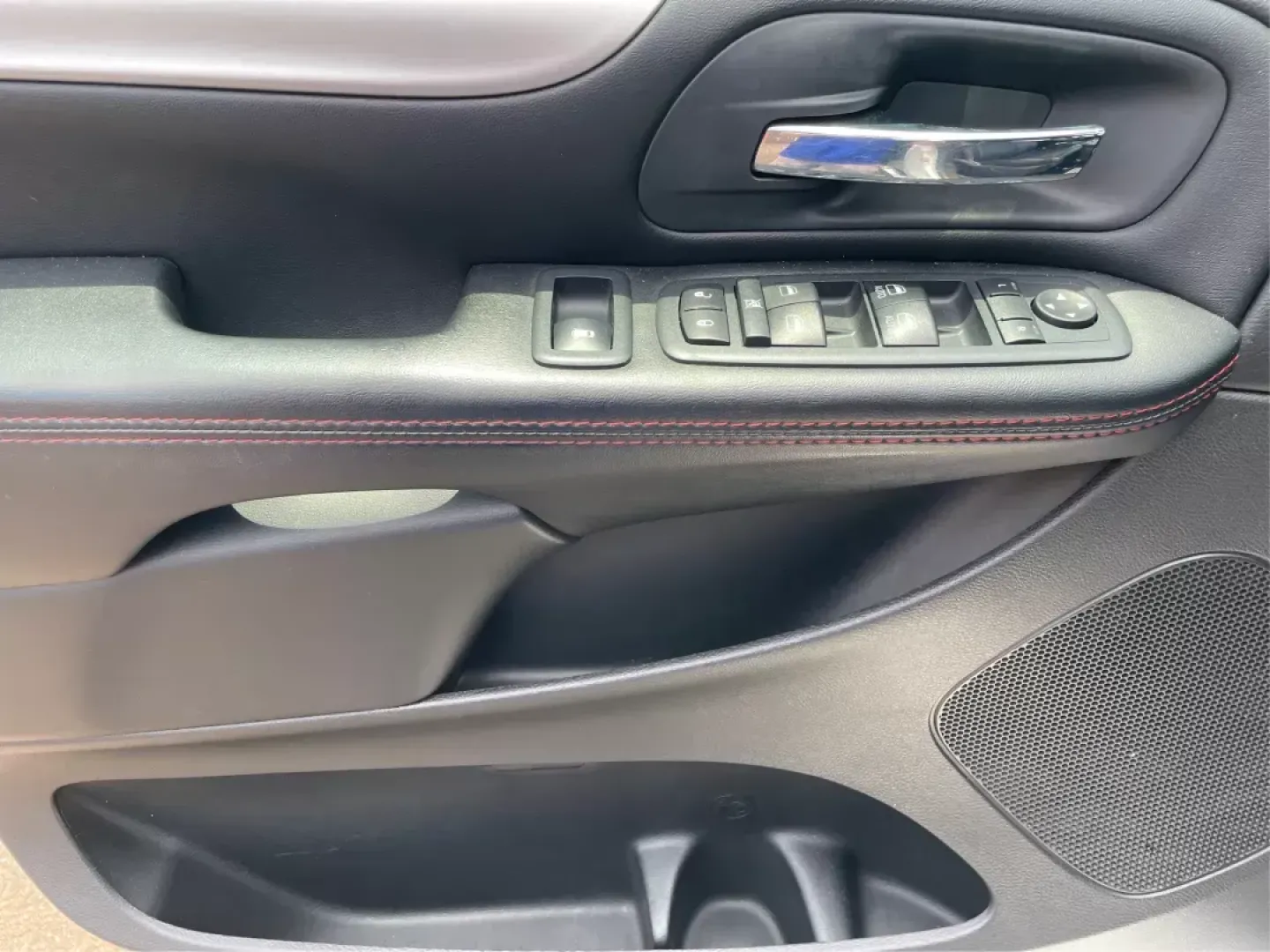 2019 Dodge Grand Caravan GT (2C4RDGEG7KR) with an Pentastar 3.6L V-6 DOHC engine, located at 880 E. National Road, OH, 45377, (937) 908-9800, 39.891918, -84.183975 - Photo#18