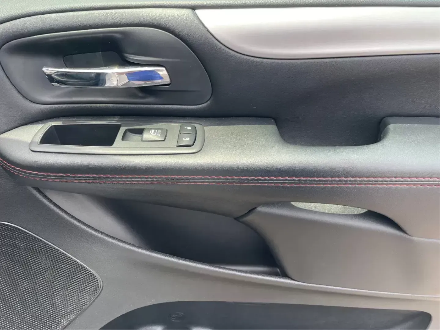 2019 Dodge Grand Caravan GT (2C4RDGEG7KR) with an Pentastar 3.6L V-6 DOHC engine, located at 880 E. National Road, OH, 45377, (937) 908-9800, 39.891918, -84.183975 - Photo#19