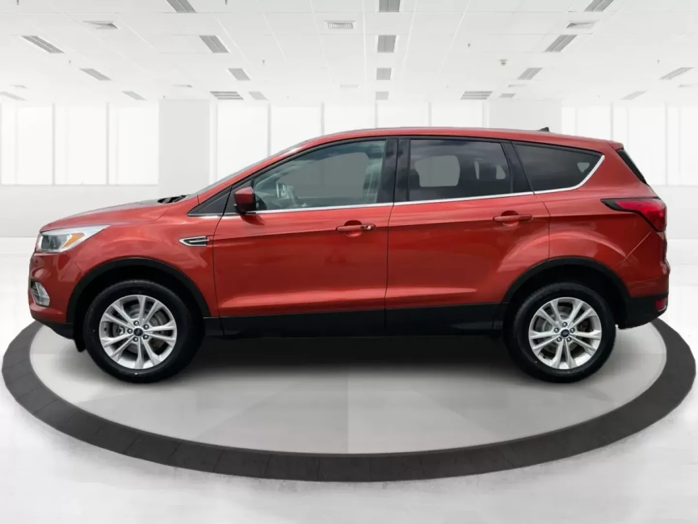 2019 Ford Escape SE (1FMCU9GD7KU) with an Other engine, located at 1230 East Main St, Xenia, OH, 45385, (937) 908-9800, 39.688042, -83.910538 - Photo#5