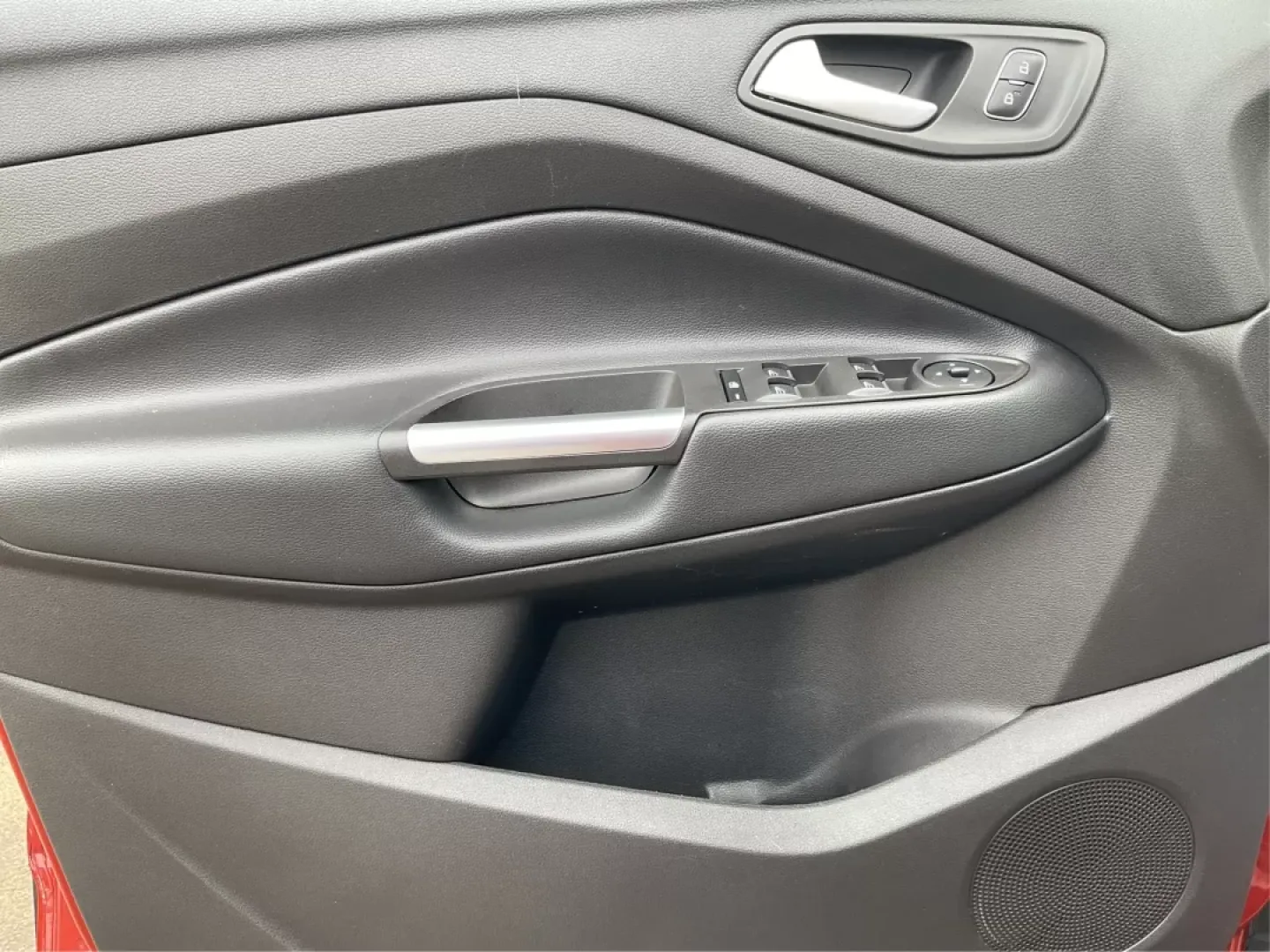2019 Ford Escape SE (1FMCU9GD7KU) with an Other engine, located at 1230 East Main St, Xenia, OH, 45385, (937) 908-9800, 39.688042, -83.910538 - Photo#18