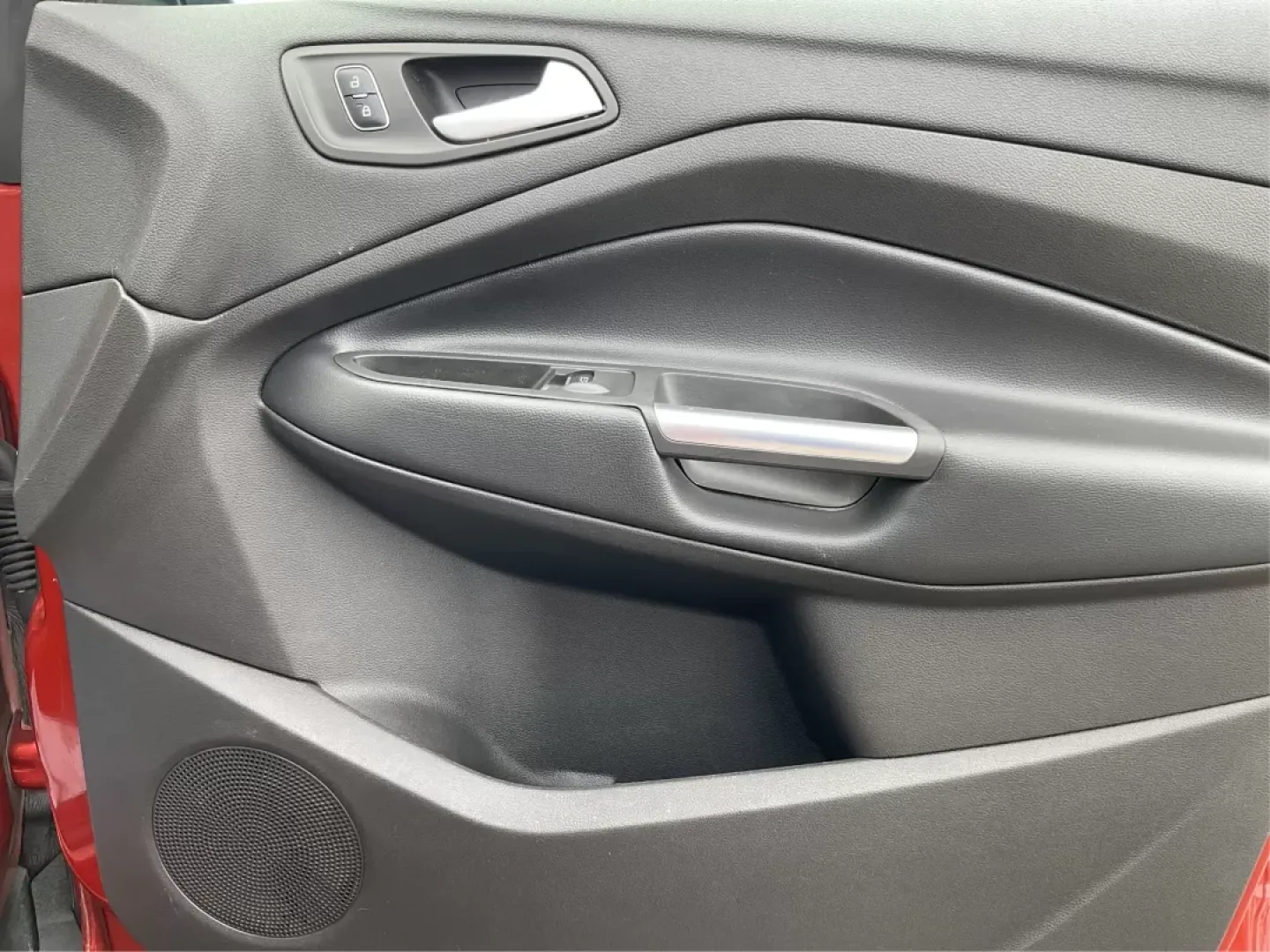 2019 Ford Escape SE (1FMCU9GD7KU) with an Other engine, located at 1230 East Main St, Xenia, OH, 45385, (937) 908-9800, 39.688042, -83.910538 - Photo#19