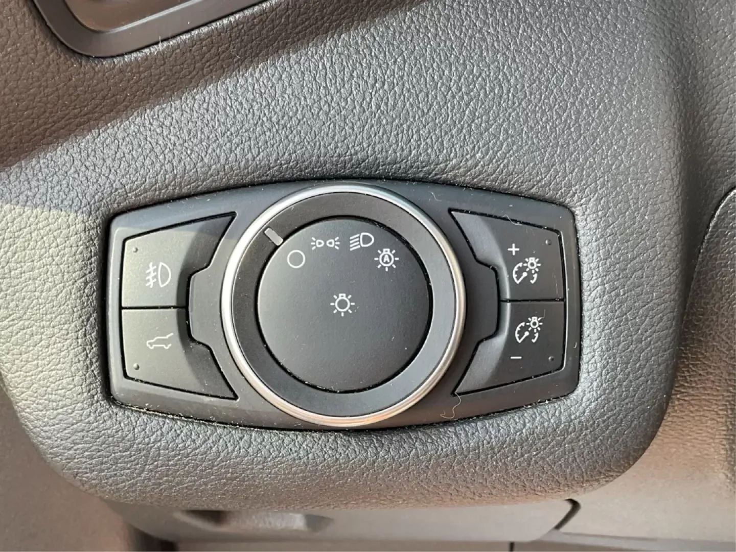2014 Hyundai Santa Fe GLS (KM8SM4HF5EU) with an Lambda II 3.3L V-6 gasoline direct injection engine, located at 8750 N County Rd 25A, Piqua, OH, 45356, (937) 908-9800, 40.164391, -84.232513 - Photo#15