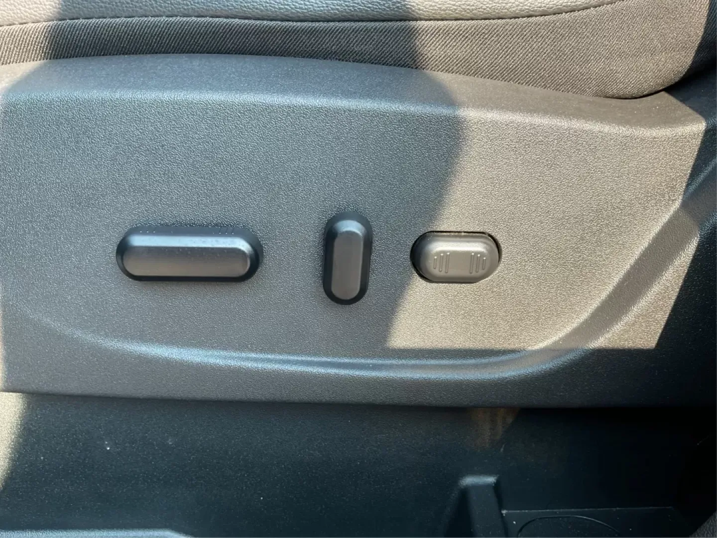 2014 Hyundai Santa Fe GLS (KM8SM4HF5EU) with an Lambda II 3.3L V-6 gasoline direct injection engine, located at 8750 N County Rd 25A, Piqua, OH, 45356, (937) 908-9800, 40.164391, -84.232513 - Photo#16