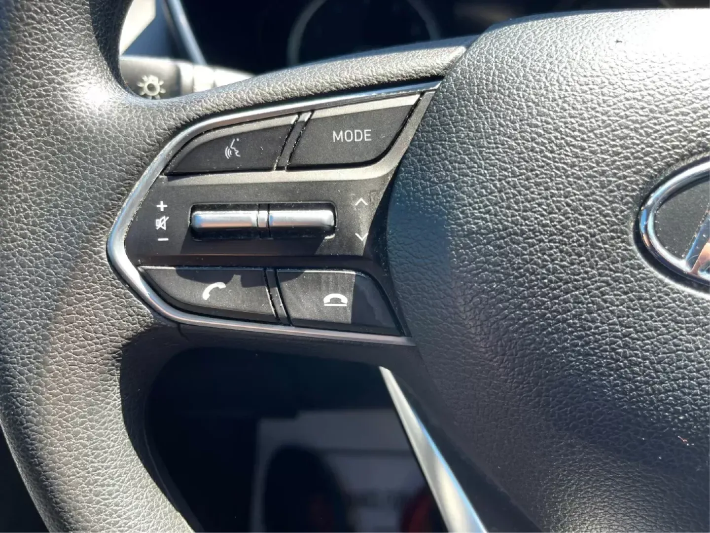 2019 Hyundai Santa Fe SE 2.4 AWD (5NMS2CAD9KH) with an 2.4L L4 DOHC 16V engine, 8-Speed Automatic transmission, located at 880 E. National Road, OH, 45377, (937) 908-9800, 39.891918, -84.183975 - Photo#16