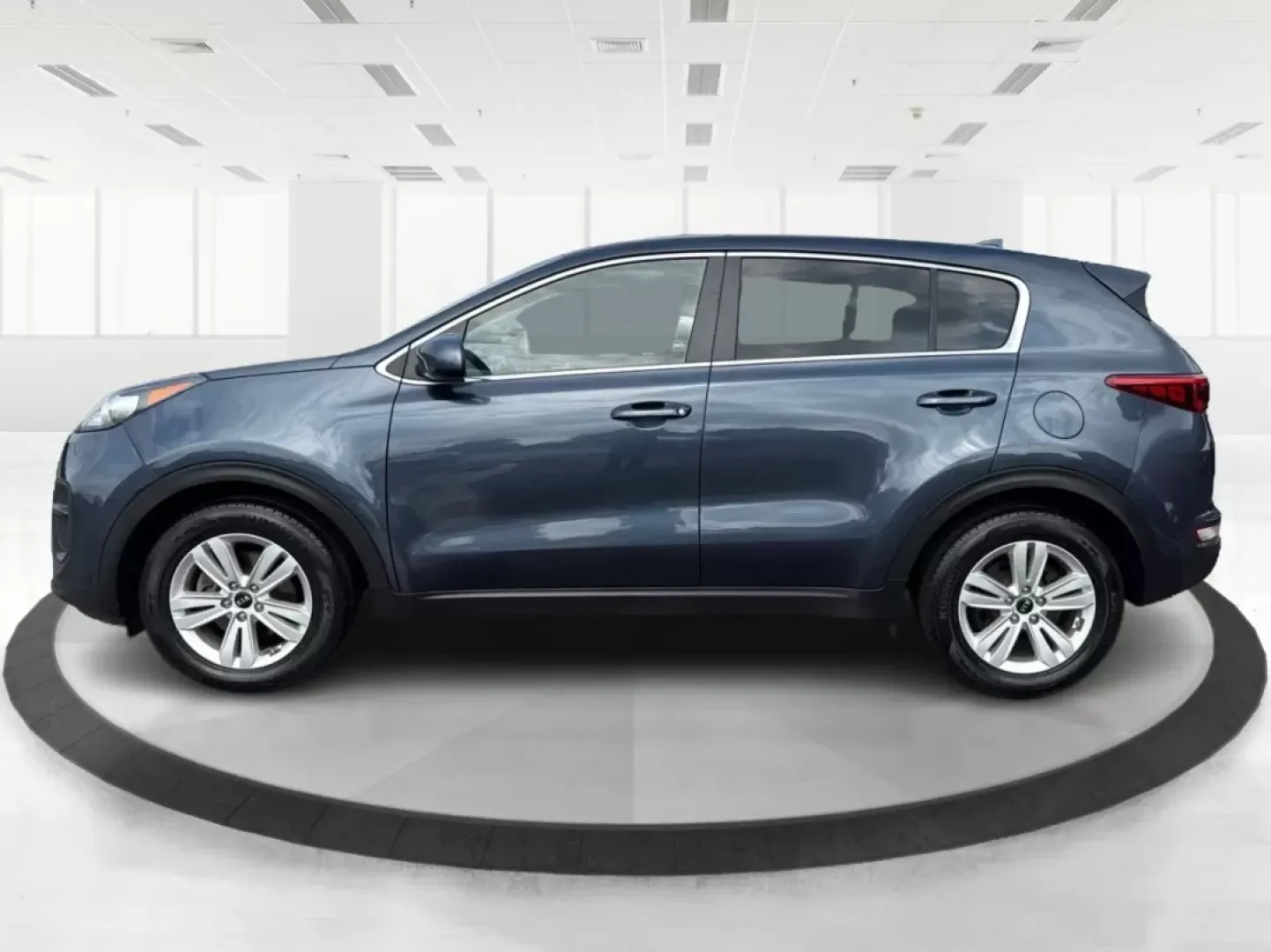 2019 Kia Sportage LX (KNDPM3AC4K7) with an Theta II 2.4L I-4 gasoline direct injection engine, located at 1230 East Main St, Xenia, OH, 45385, (937) 908-9800, 39.688042, -83.910538 - Photo#4