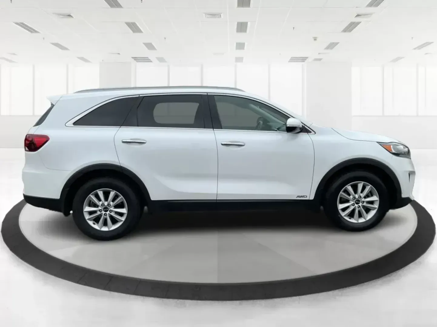 2020 Kia Sorento 2.4L LX (5XYPGDA38LG) with an 2.4L I-4 gasoline direct injection engine, located at 1184 Kauffman Ave, Fairborn, OH, 45324, (937) 908-9800, 39.807072, -84.031563 - Photo#1