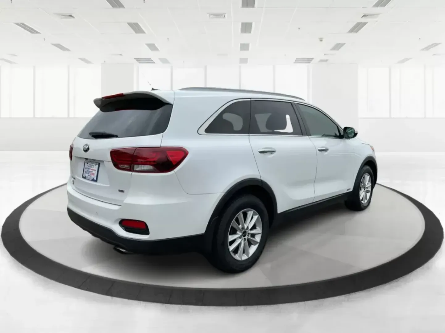2020 Kia Sorento 2.4L LX (5XYPGDA38LG) with an 2.4L I-4 gasoline direct injection engine, located at 1184 Kauffman Ave, Fairborn, OH, 45324, (937) 908-9800, 39.807072, -84.031563 - Photo#2
