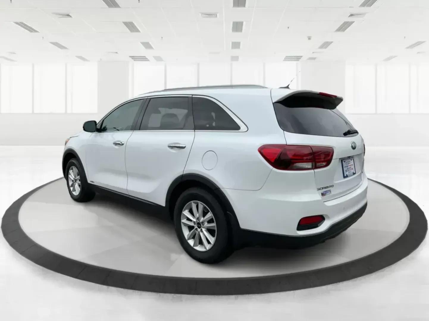 2020 Kia Sorento 2.4L LX (5XYPGDA38LG) with an 2.4L I-4 gasoline direct injection engine, located at 1184 Kauffman Ave, Fairborn, OH, 45324, (937) 908-9800, 39.807072, -84.031563 - Photo#3
