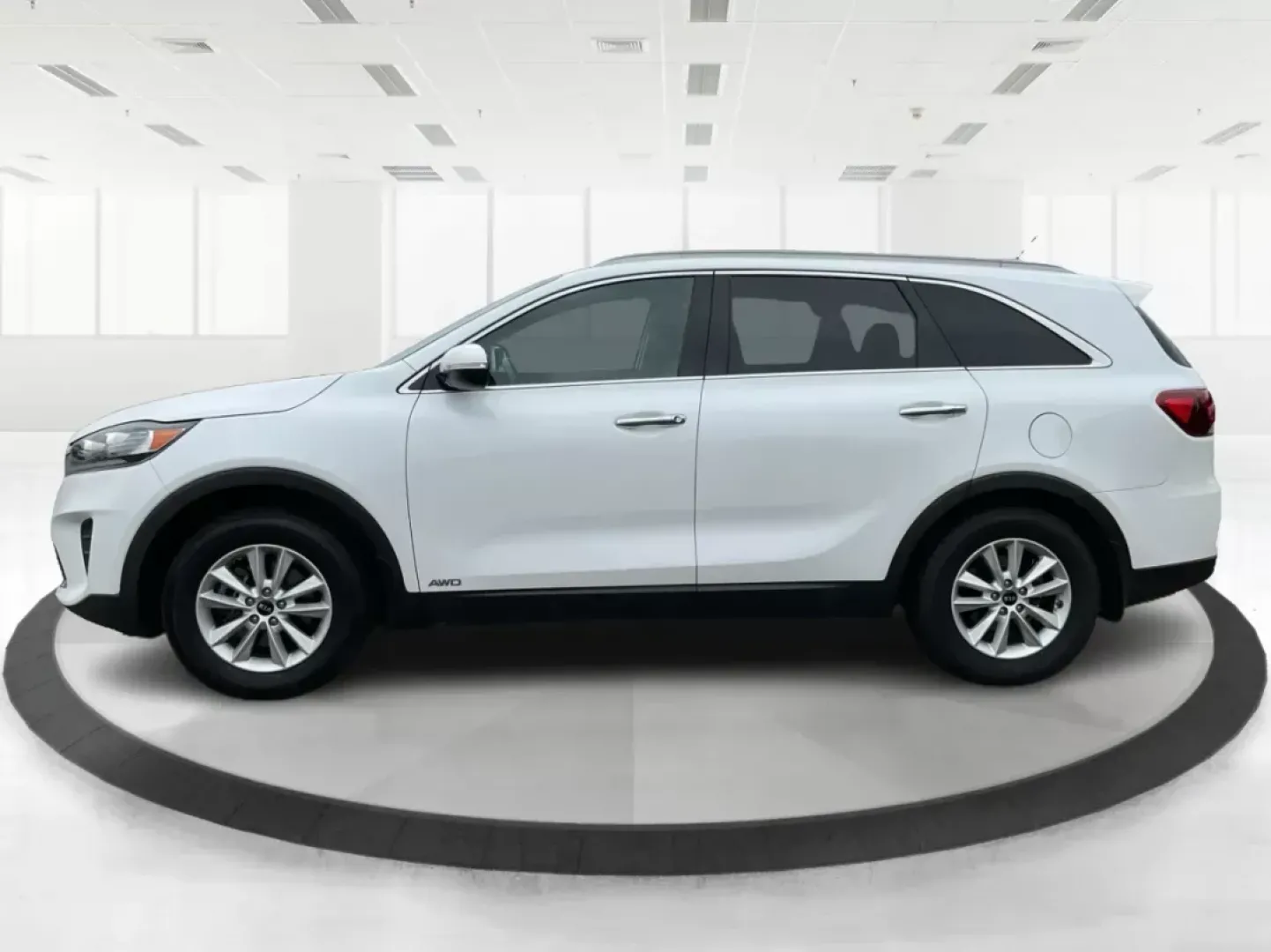 2020 Kia Sorento 2.4L LX (5XYPGDA38LG) with an 2.4L I-4 gasoline direct injection engine, located at 1184 Kauffman Ave, Fairborn, OH, 45324, (937) 908-9800, 39.807072, -84.031563 - Photo#4