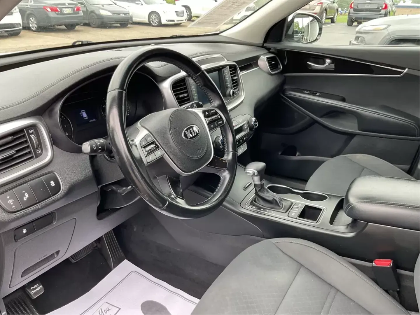 2020 Kia Sorento 2.4L LX (5XYPGDA38LG) with an 2.4L I-4 gasoline direct injection engine, located at 1184 Kauffman Ave, Fairborn, OH, 45324, (937) 908-9800, 39.807072, -84.031563 - Photo#7