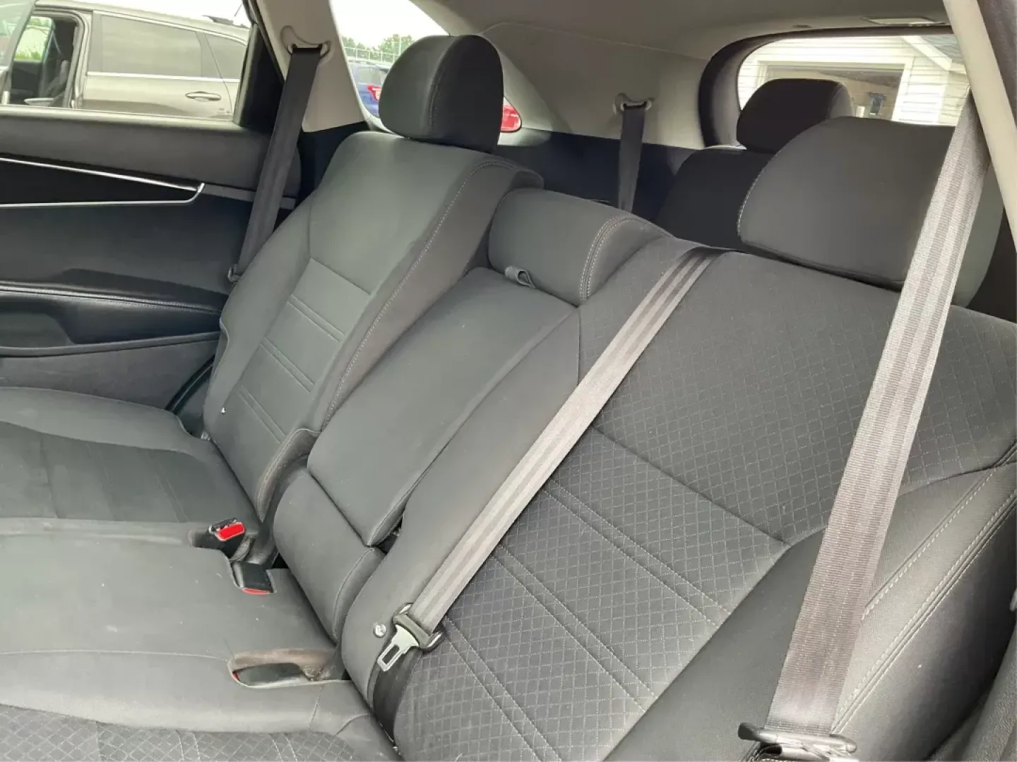 2020 Kia Sorento 2.4L LX (5XYPGDA38LG) with an 2.4L I-4 gasoline direct injection engine, located at 1184 Kauffman Ave, Fairborn, OH, 45324, (937) 908-9800, 39.807072, -84.031563 - Photo#8
