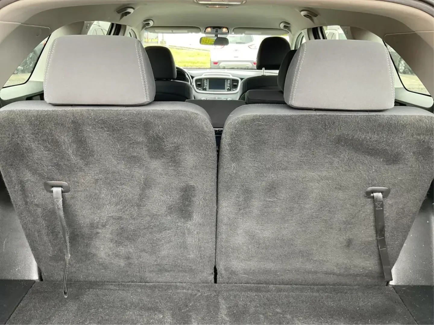2020 Kia Sorento 2.4L LX (5XYPGDA38LG) with an 2.4L I-4 gasoline direct injection engine, located at 1184 Kauffman Ave, Fairborn, OH, 45324, (937) 908-9800, 39.807072, -84.031563 - Photo#10