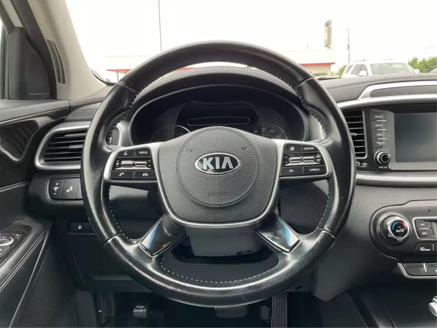 2020 Kia Sorento 2.4L LX (5XYPGDA38LG) with an 2.4L I-4 gasoline direct injection engine, located at 1184 Kauffman Ave, Fairborn, OH, 45324, (937) 908-9800, 39.807072, -84.031563 - Photo#14