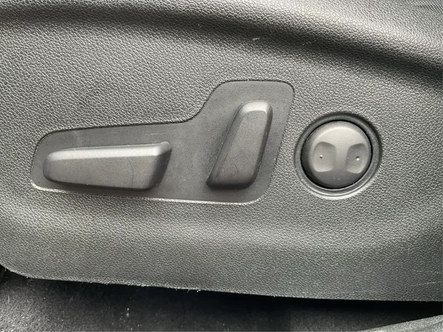 2020 Kia Sorento 2.4L LX (5XYPGDA38LG) with an 2.4L I-4 gasoline direct injection engine, located at 1184 Kauffman Ave, Fairborn, OH, 45324, (937) 908-9800, 39.807072, -84.031563 - Photo#15